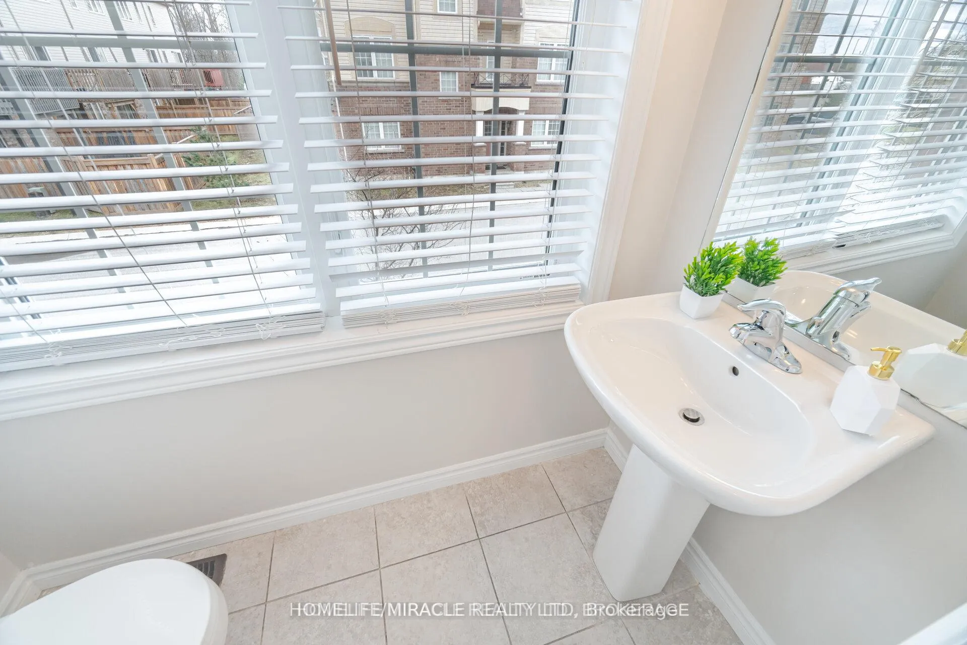 Photo 13 of 18 Kenridge Terrace, Hamilton, Stoney Creek — HOMEH