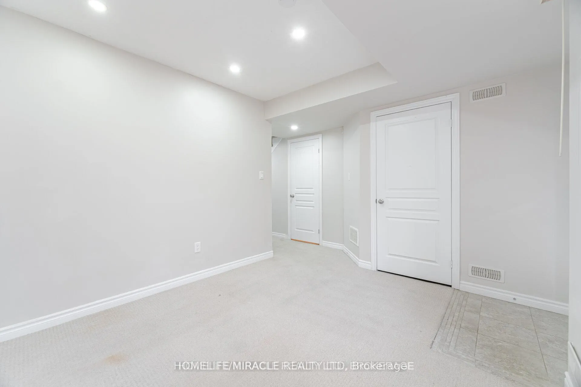 Photo 32 of 18 Kenridge Terrace, Hamilton, Stoney Creek — HOMEH