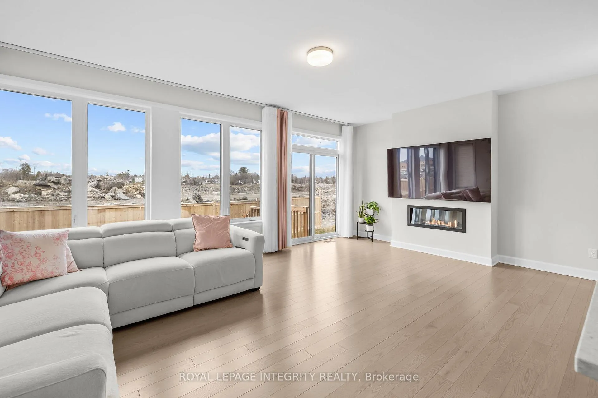 Photo 7 of 1081 Cope Drive, Ottawa, Stittsville (South) — HOMEH