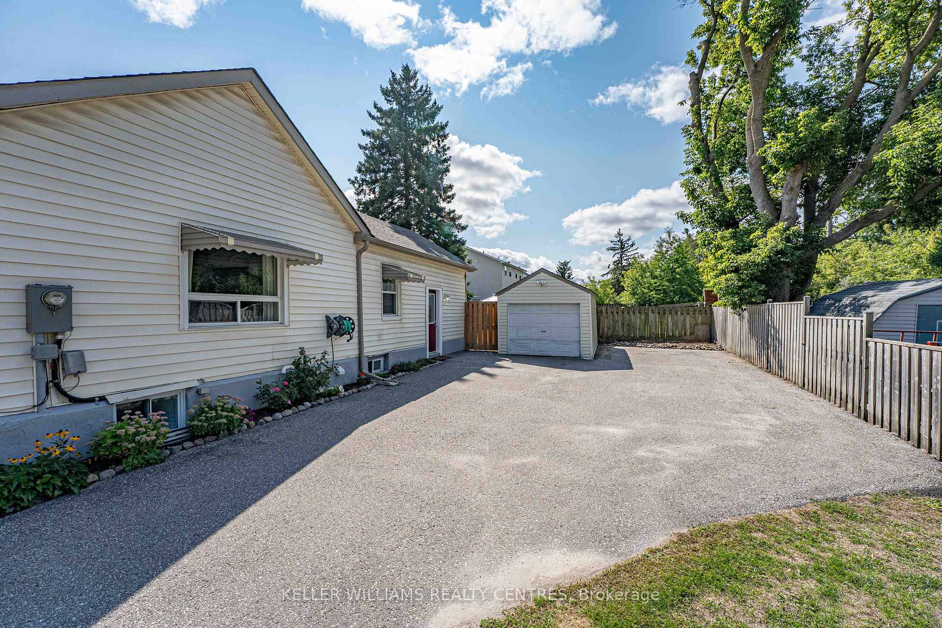 Photo 15 of 61 Victoria Street, Barrie, Sanford — HOMEH