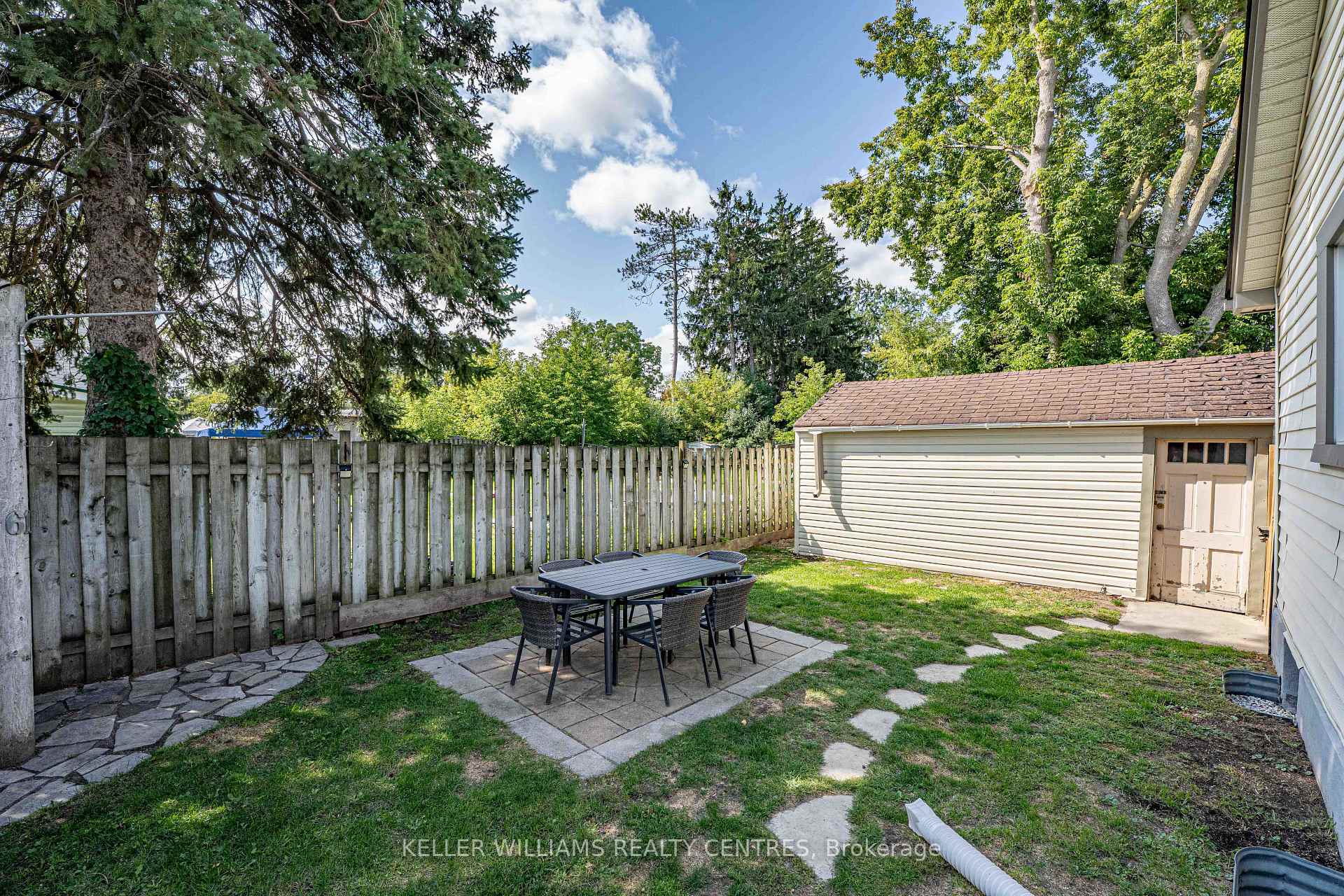 Photo 17 of 61 Victoria Street, Barrie, Sanford — HOMEH