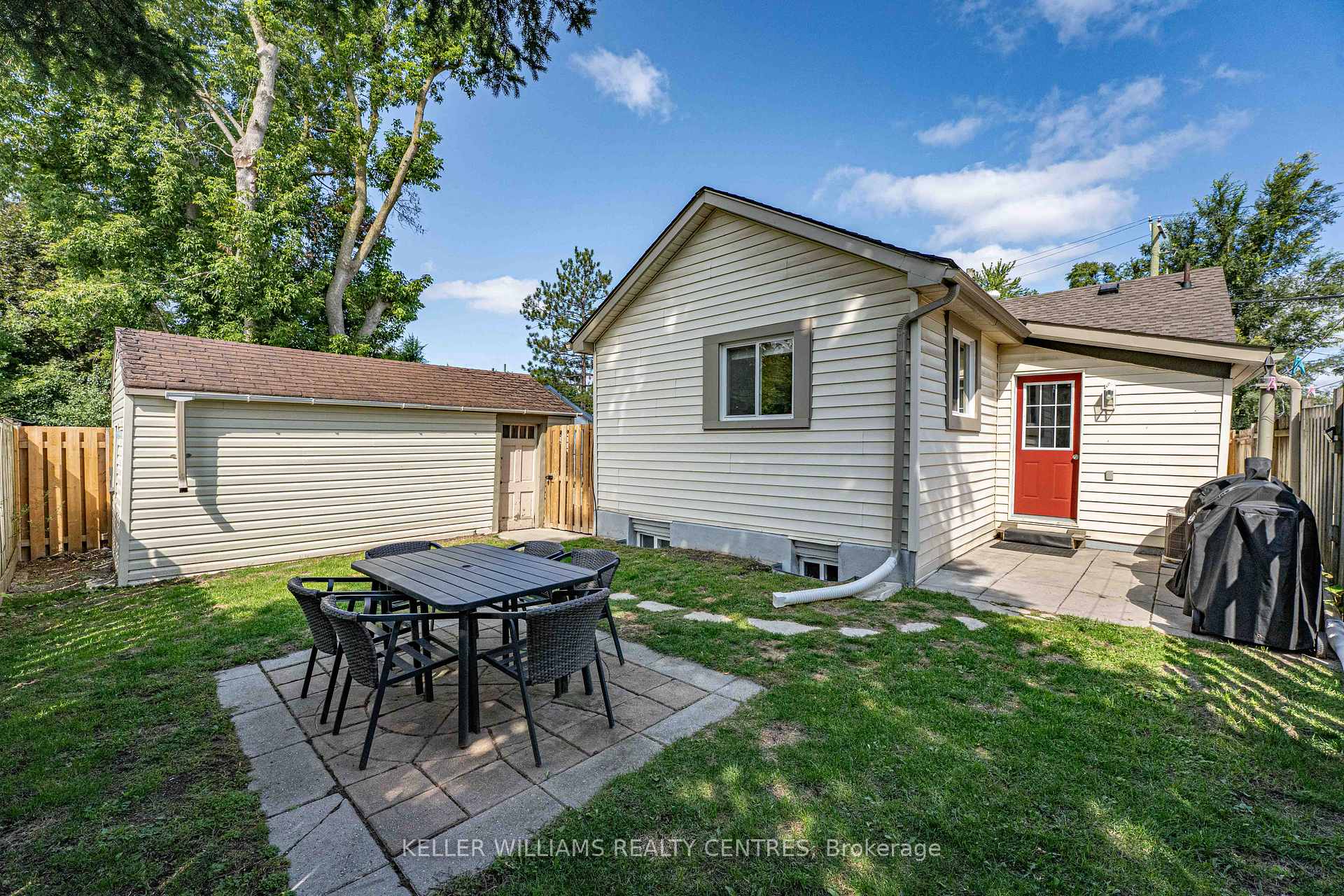 Photo 19 of 61 Victoria Street, Barrie, Sanford — HOMEH