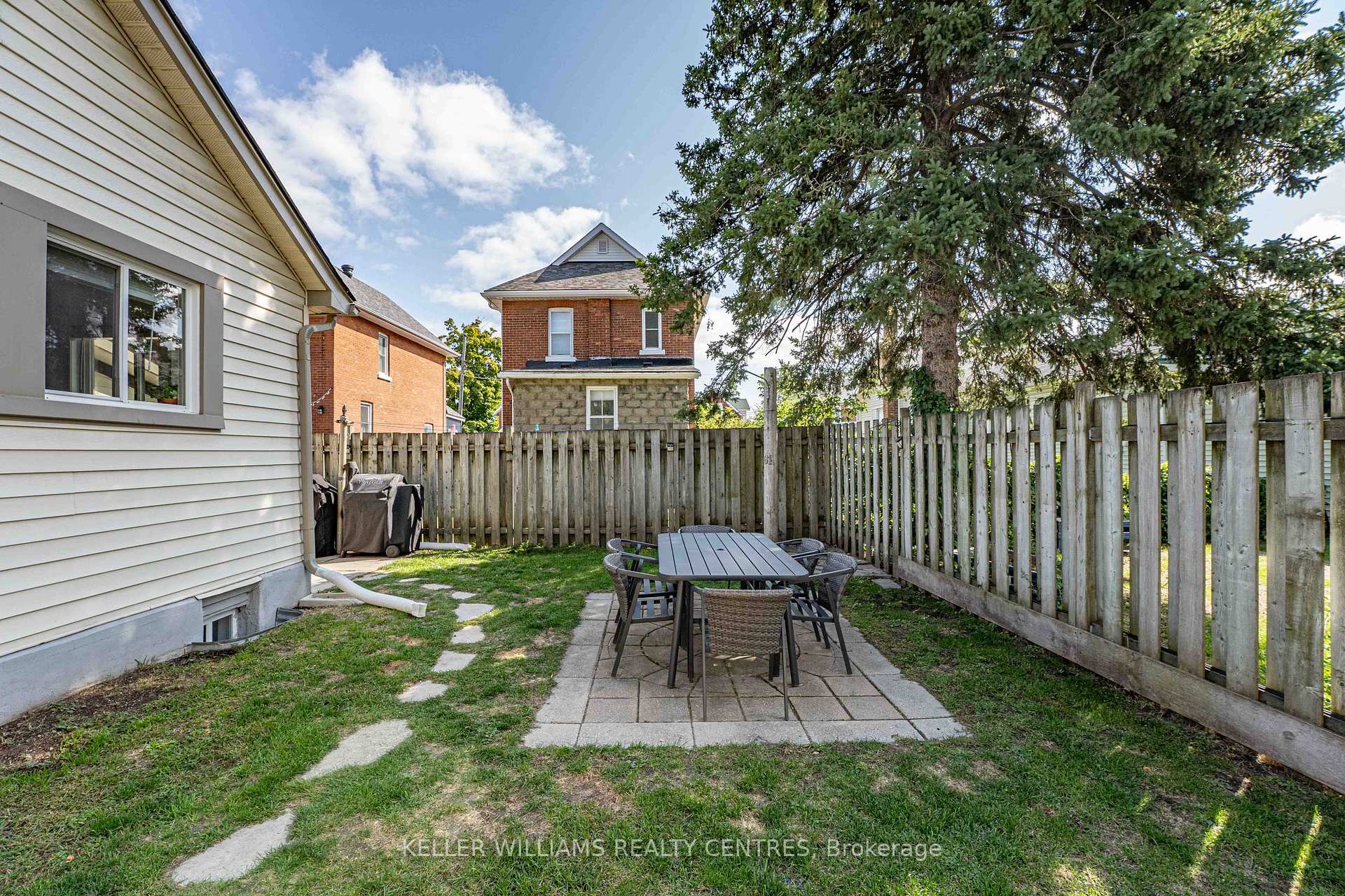 Photo 21 of 61 Victoria Street, Barrie, Sanford — HOMEH
