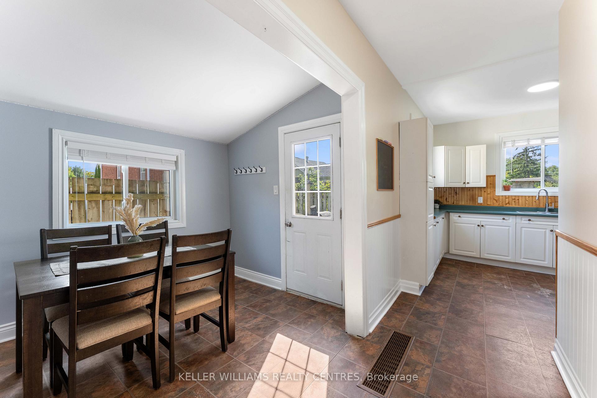 Photo 29 of 61 Victoria Street, Barrie, Sanford — HOMEH