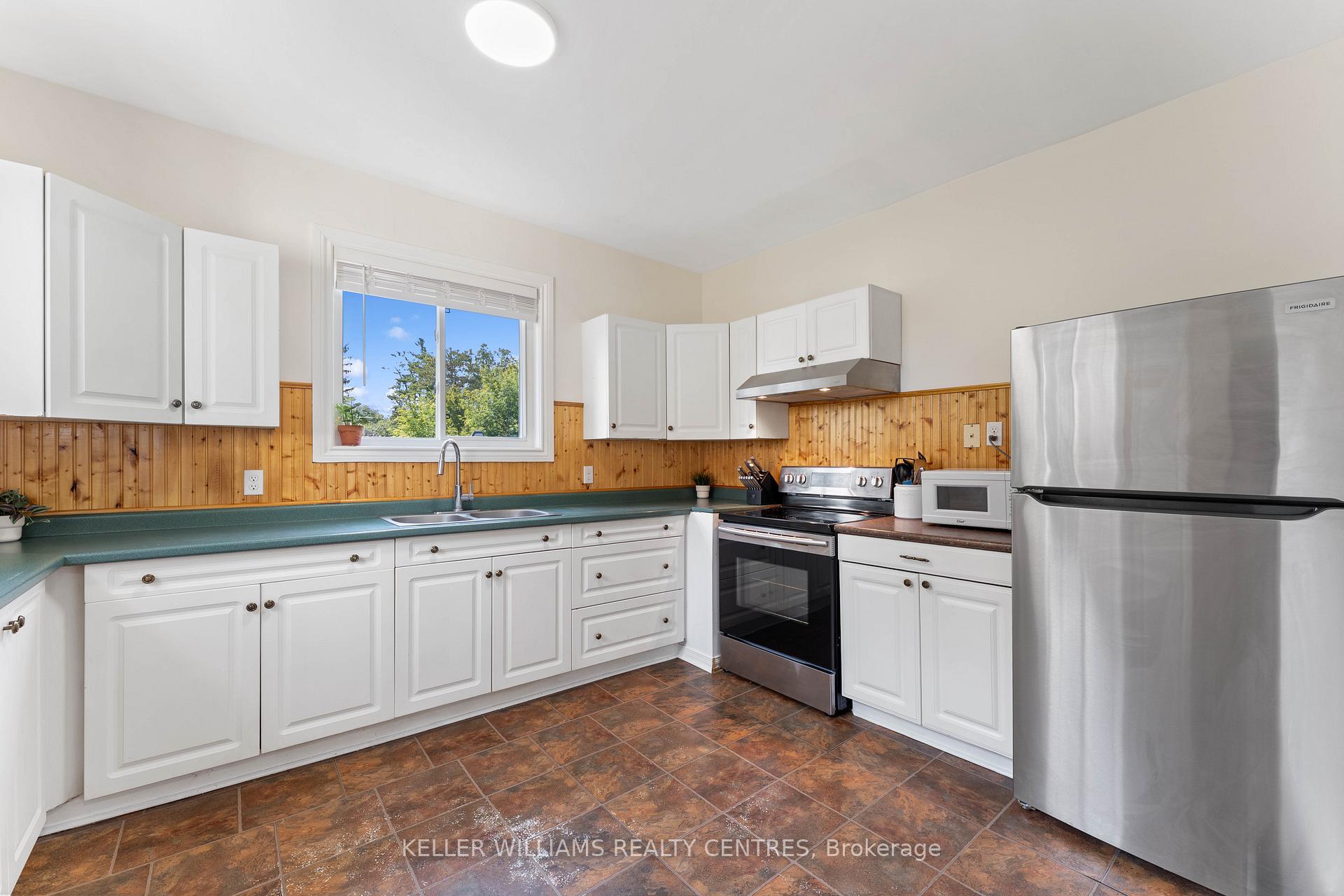 Photo 31 of 61 Victoria Street, Barrie, Sanford — HOMEH