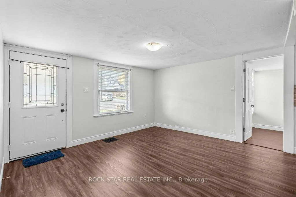 Photo 3 of 937 Garth Street, Hamilton, Westcliffe — HOMEH