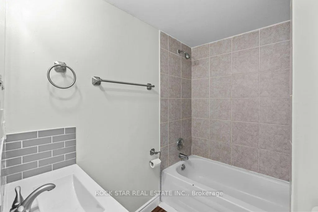 Photo 21 of 937 Garth Street, Hamilton, Westcliffe — HOMEH