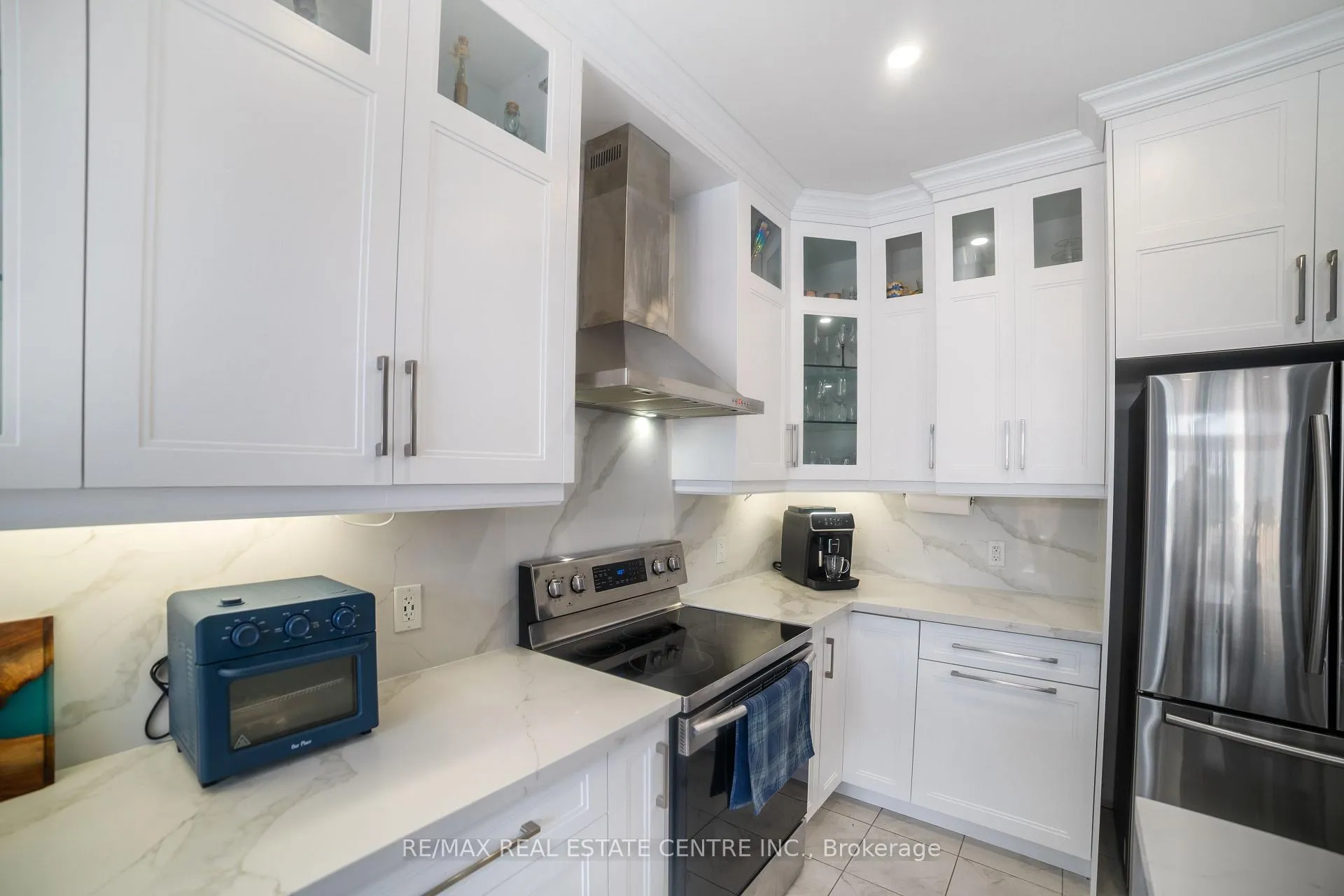Photo 12 of 1106 Cactus Crescent, Pickering, Rural Pickering — HOMEH