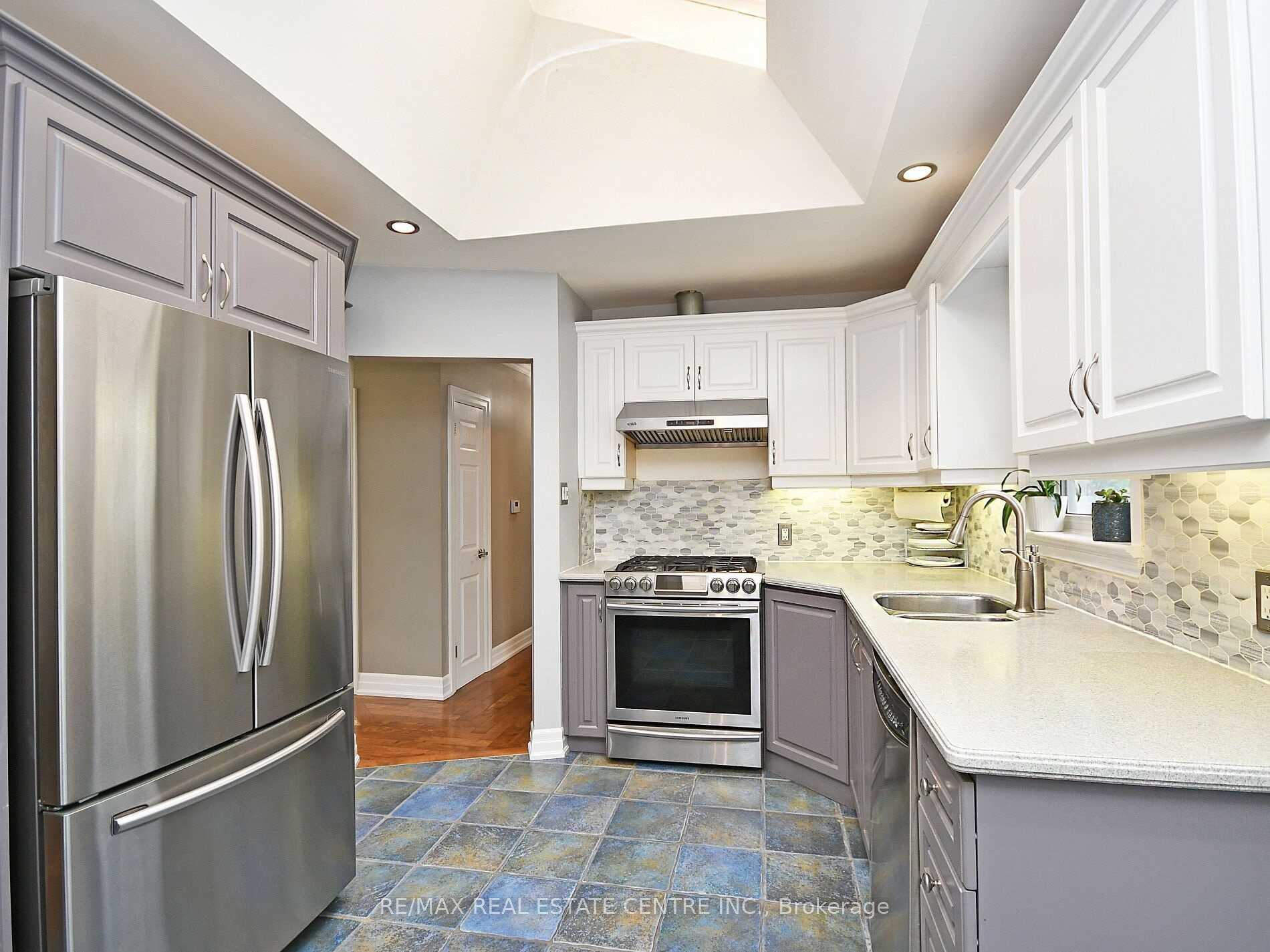 Photo 5 of 7 Lesbury Avenue, Brampton, Brampton East — HOMEH