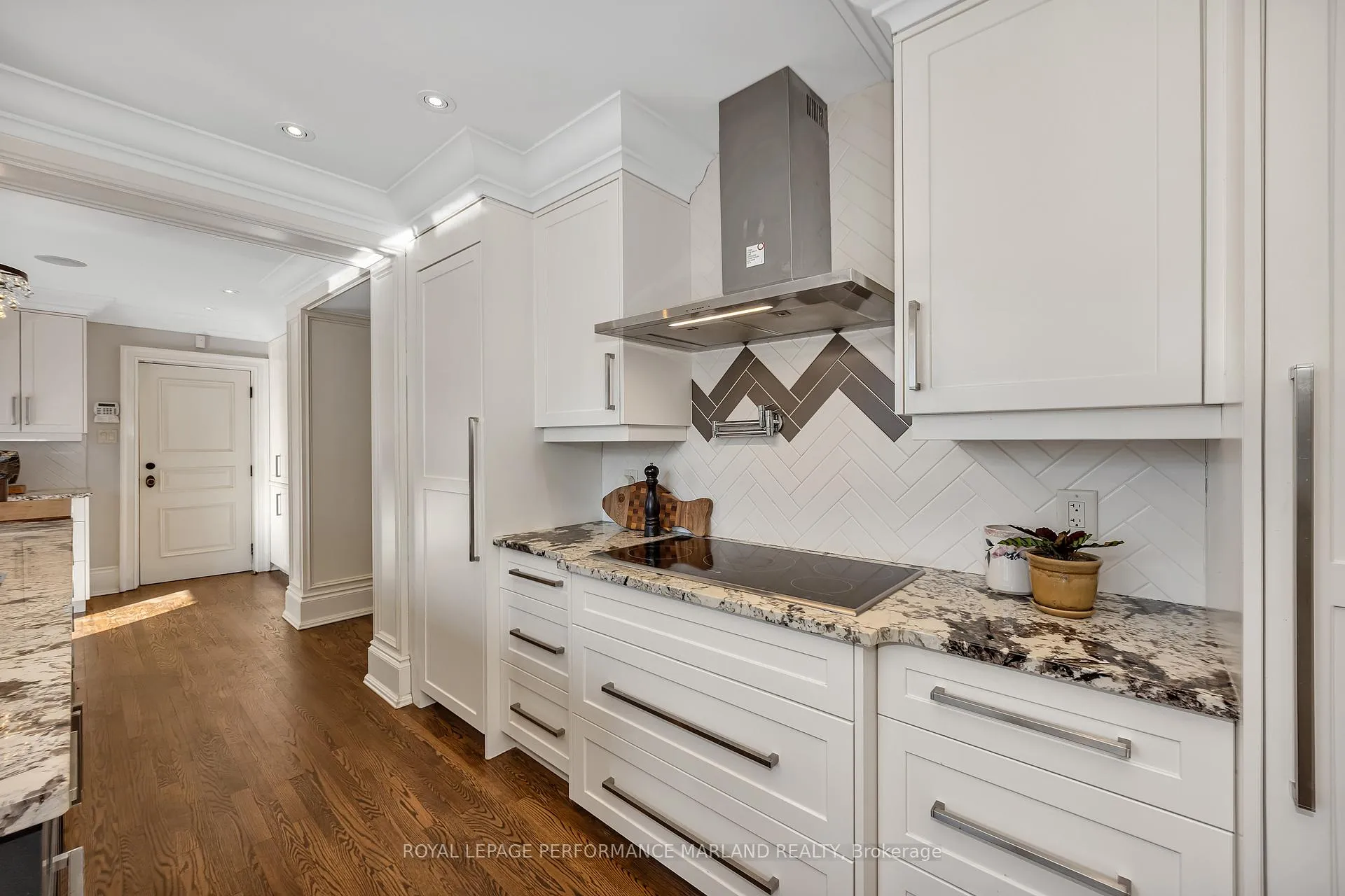 Photo 9 of 1954 Lenester Avenue, Ottawa, McKellar Heights/Glabar Park — HOMEH