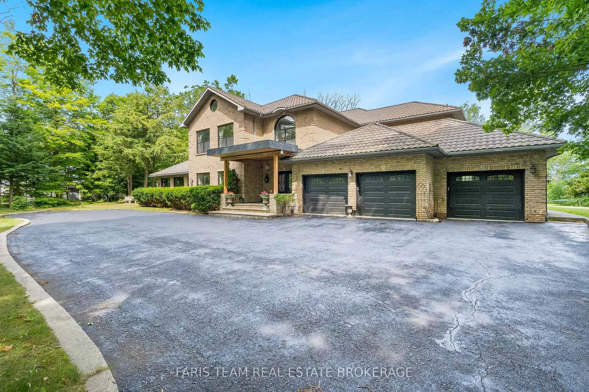 Photo 4 of 1826 Quantz Crescent, Innisfil, Rural Innisfil — HOMEH
