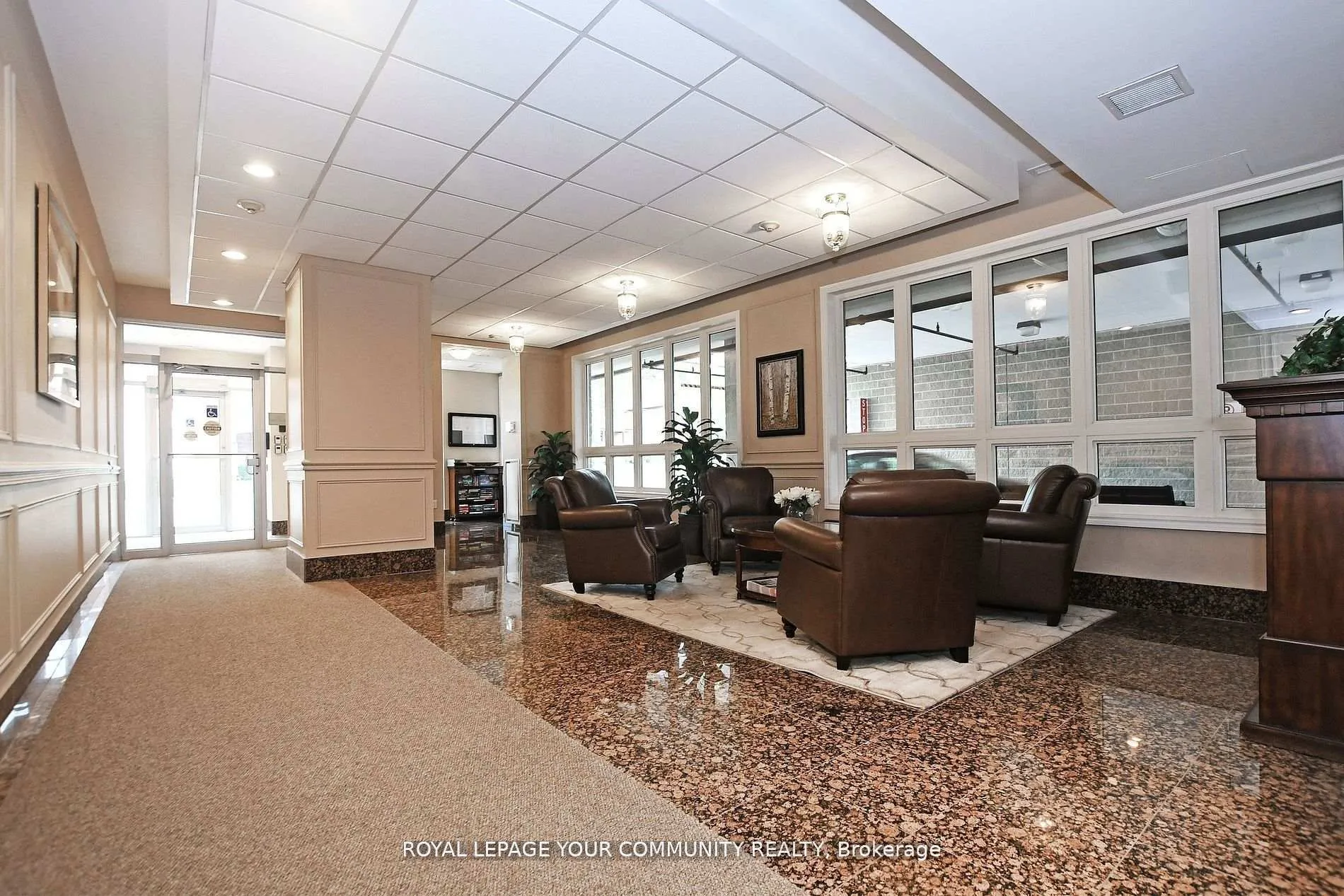 Photo 5 of Unit 306, 15450 Yonge Street, Aurora, Aurora Heights — HOMEH