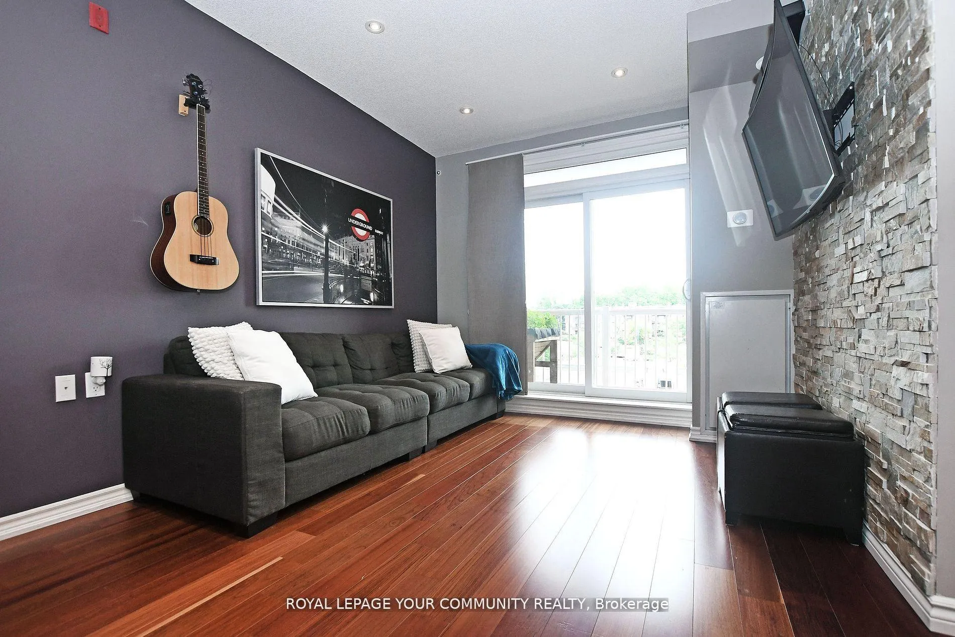 Photo 10 of Unit 306, 15450 Yonge Street, Aurora, Aurora Heights — HOMEH