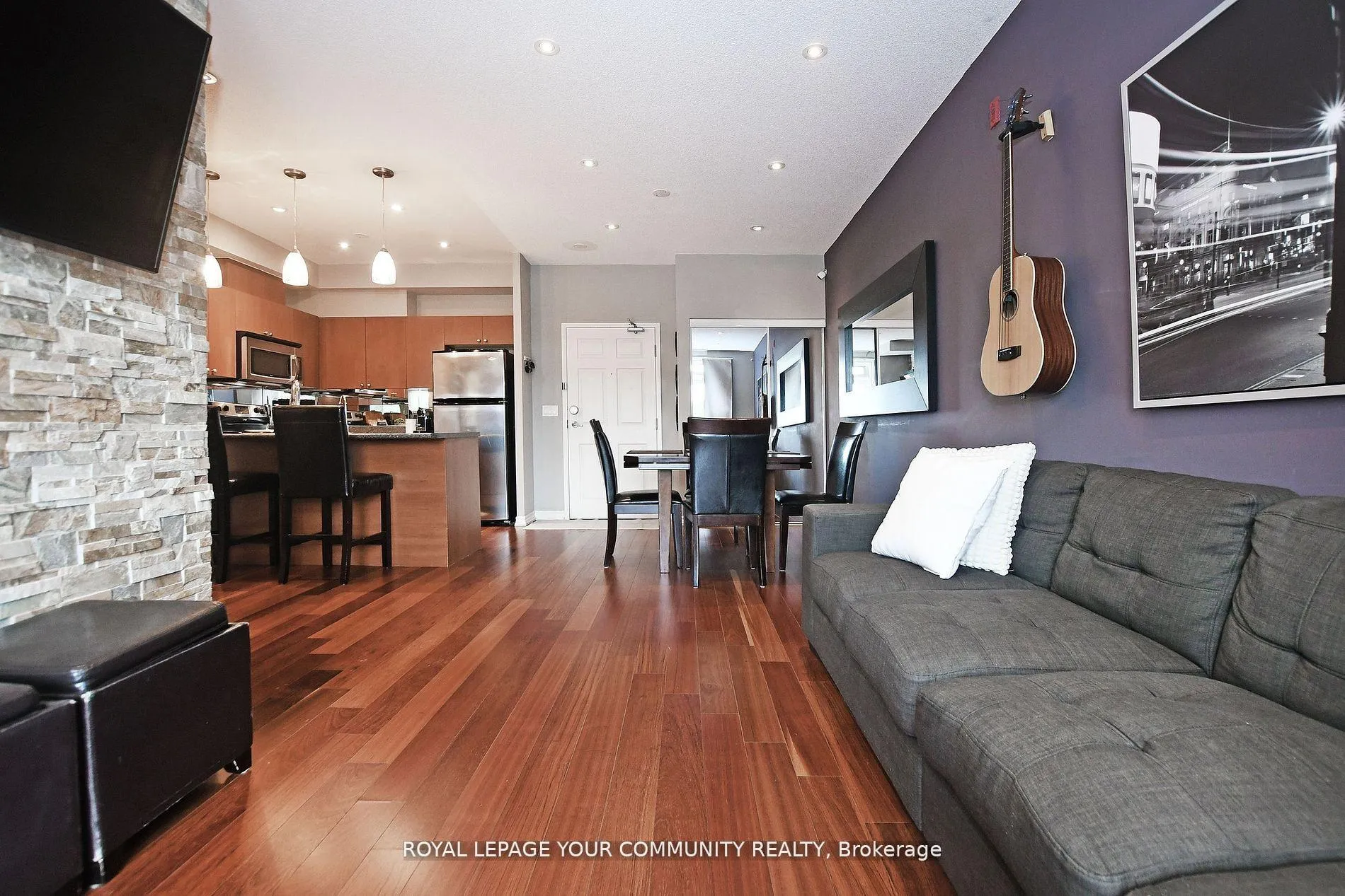 Photo 11 of Unit 306, 15450 Yonge Street, Aurora, Aurora Heights — HOMEH