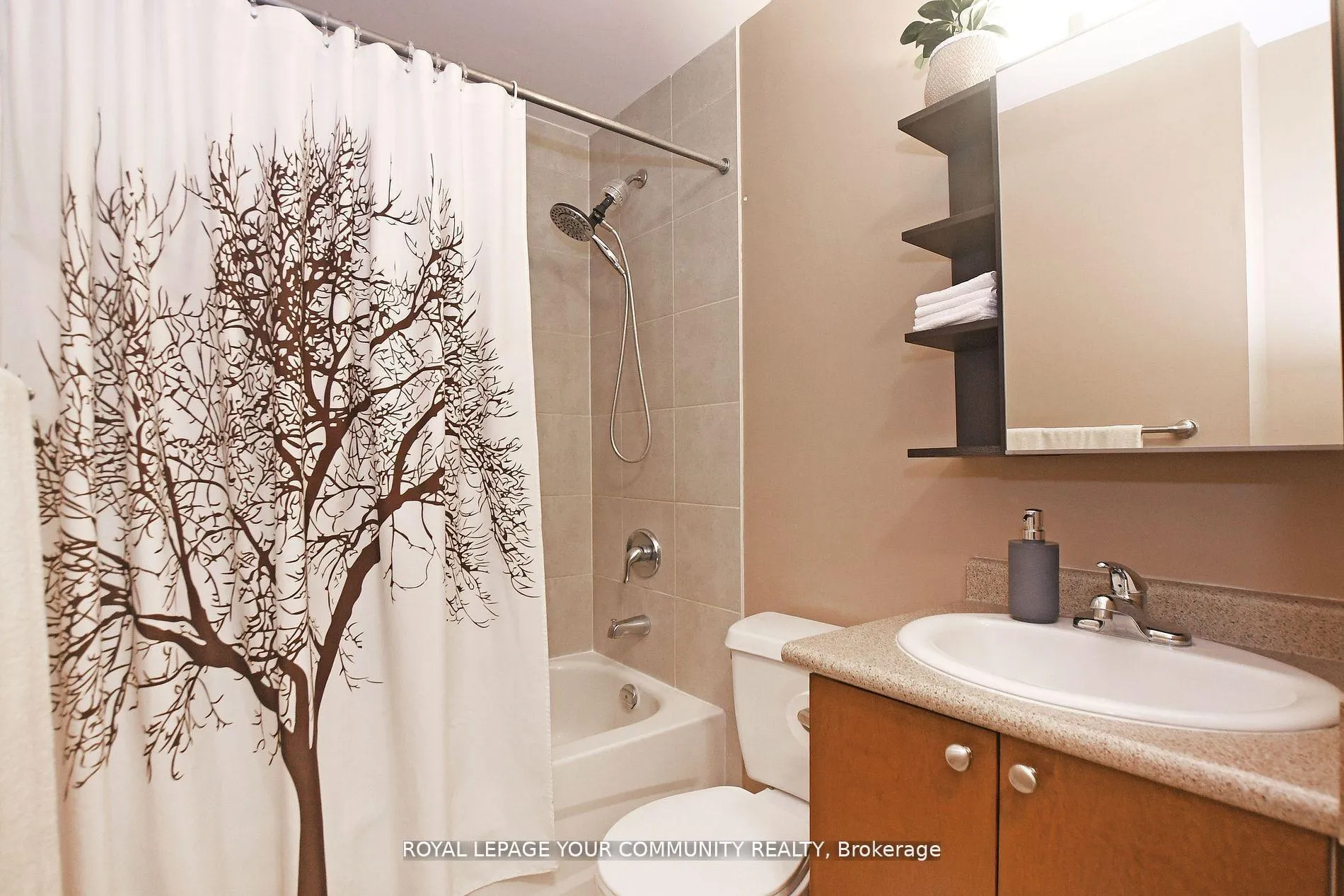 Photo 20 of Unit 306, 15450 Yonge Street, Aurora, Aurora Heights — HOMEH