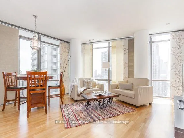 Photo 4 of Unit 1908, 832 Bay Street, Toronto, Bay Street Corridor — HOMEH