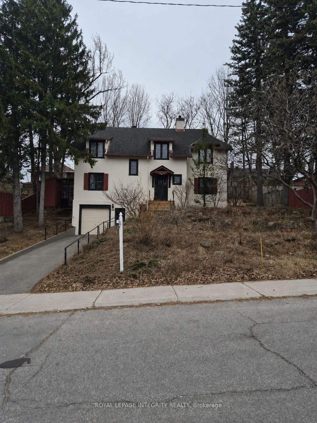 Photo of 290 Holmwood Avenue
