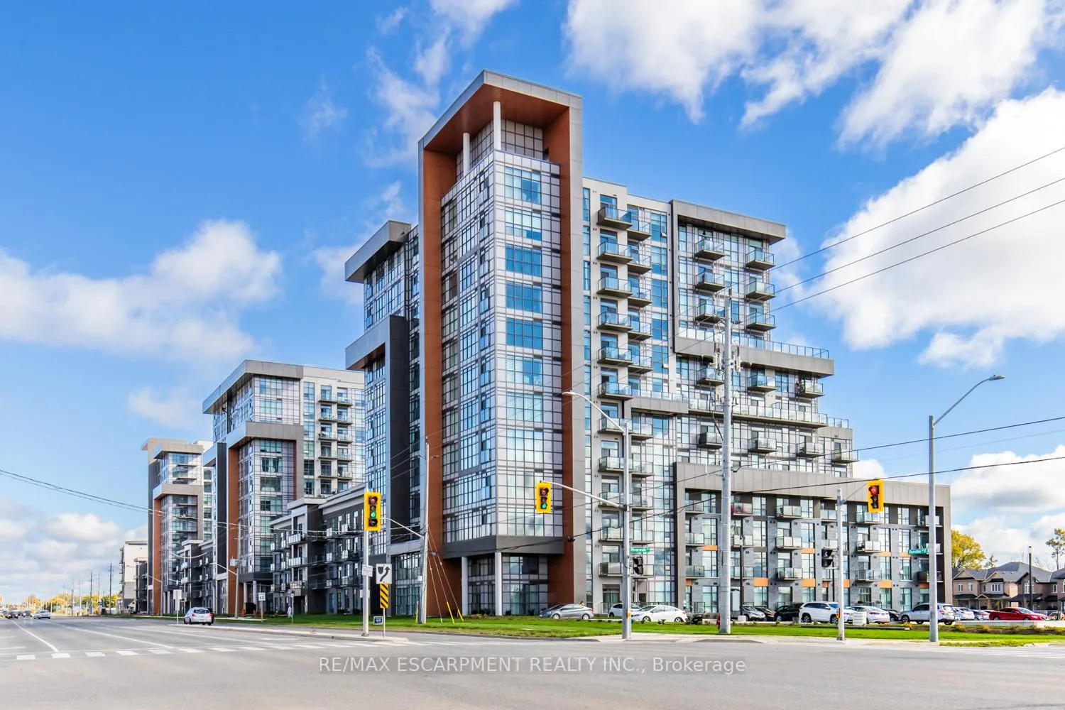 Front of Unit 708, 450 Dundas Street