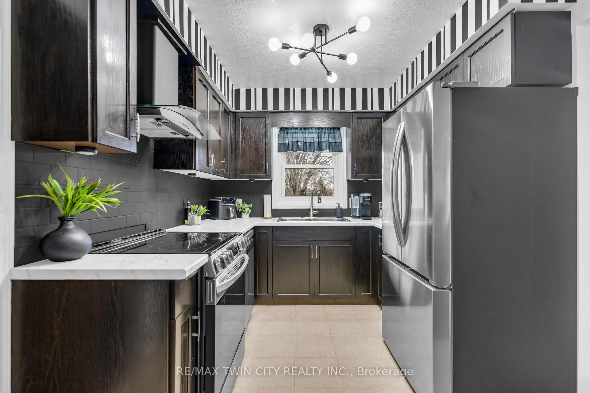 Photo 6 of 67 West Acres Crescent, Kitchener — HOMEH