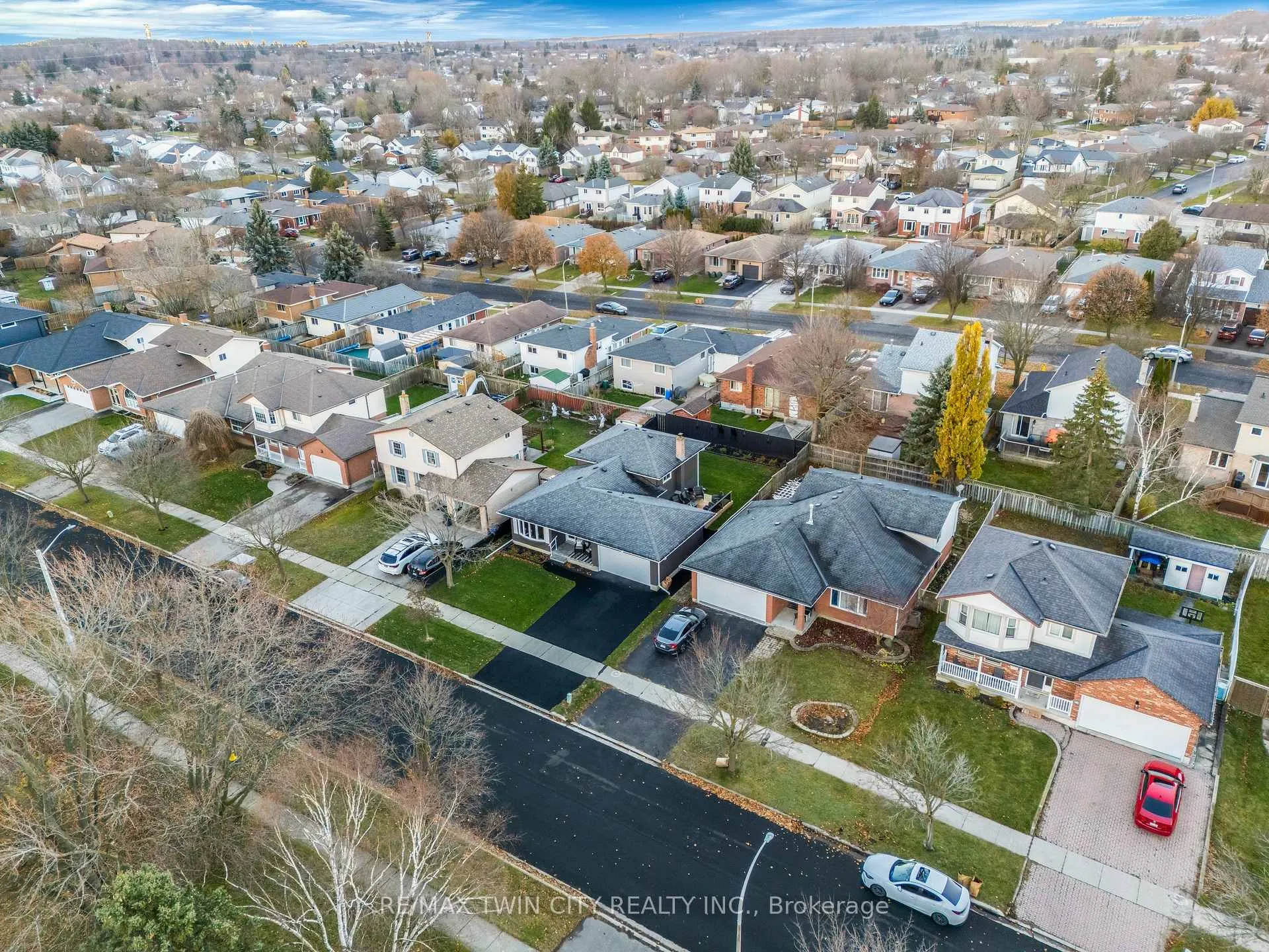 Photo 37 of 67 West Acres Crescent, Kitchener — HOMEH