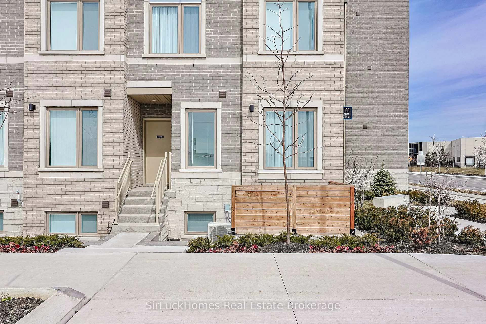Photo 2 of Unit 342, 100 Honeycrisp Crescent, Vaughan, Vaughan Corporate Centre — HOMEH