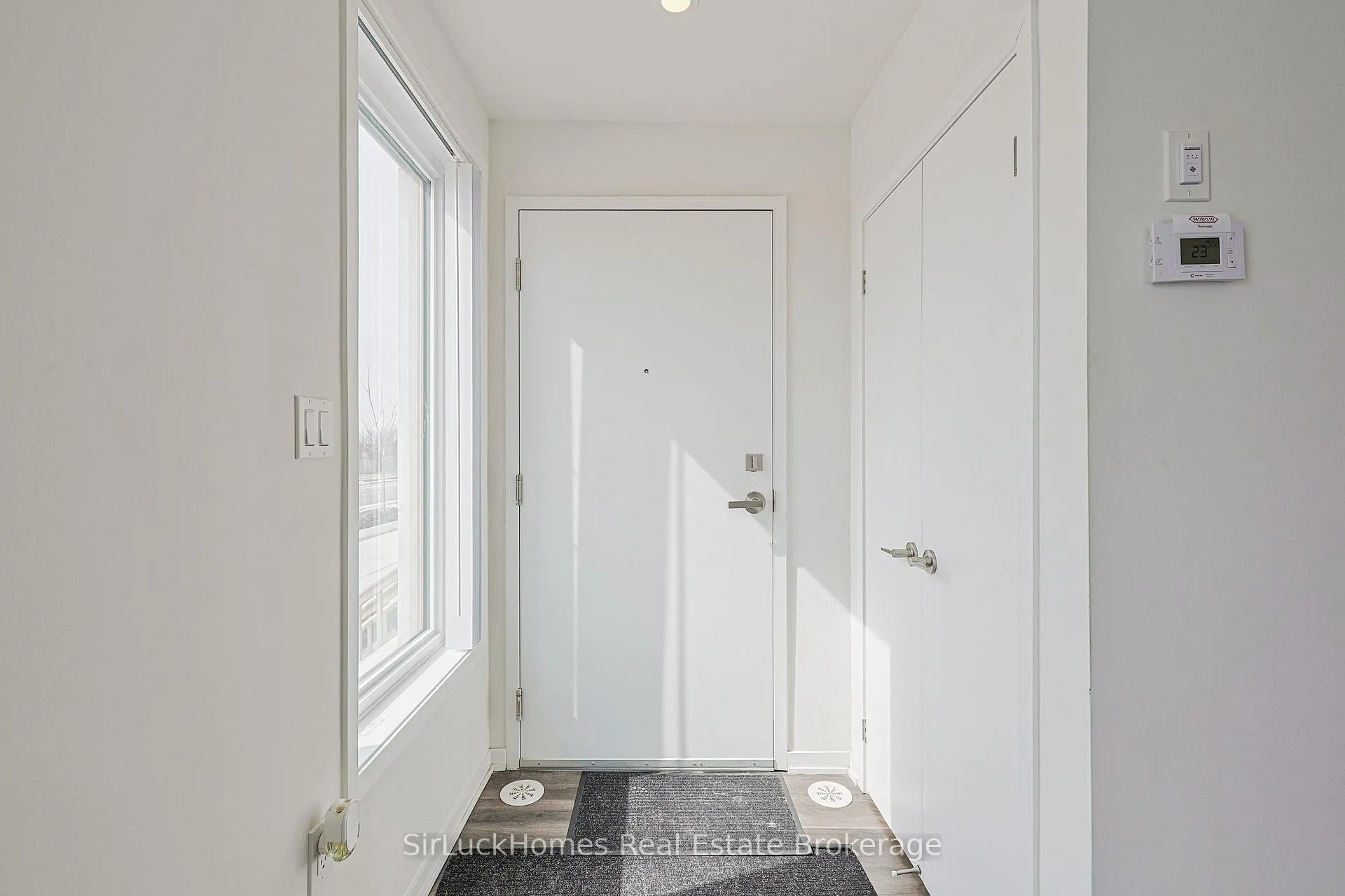 Photo 3 of Unit 342, 100 Honeycrisp Crescent, Vaughan, Vaughan Corporate Centre — HOMEH