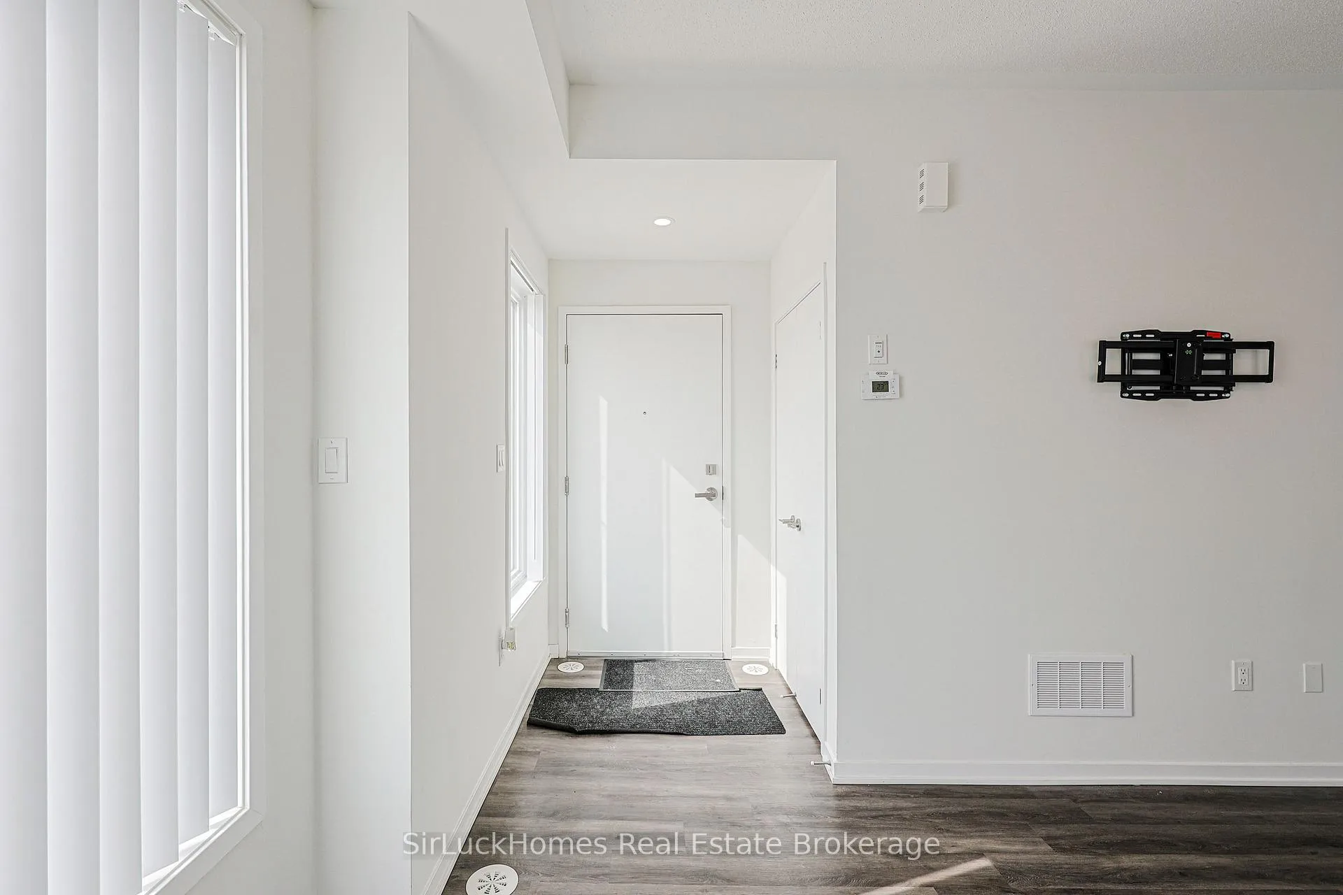 Photo 4 of Unit 342, 100 Honeycrisp Crescent, Vaughan, Vaughan Corporate Centre — HOMEH