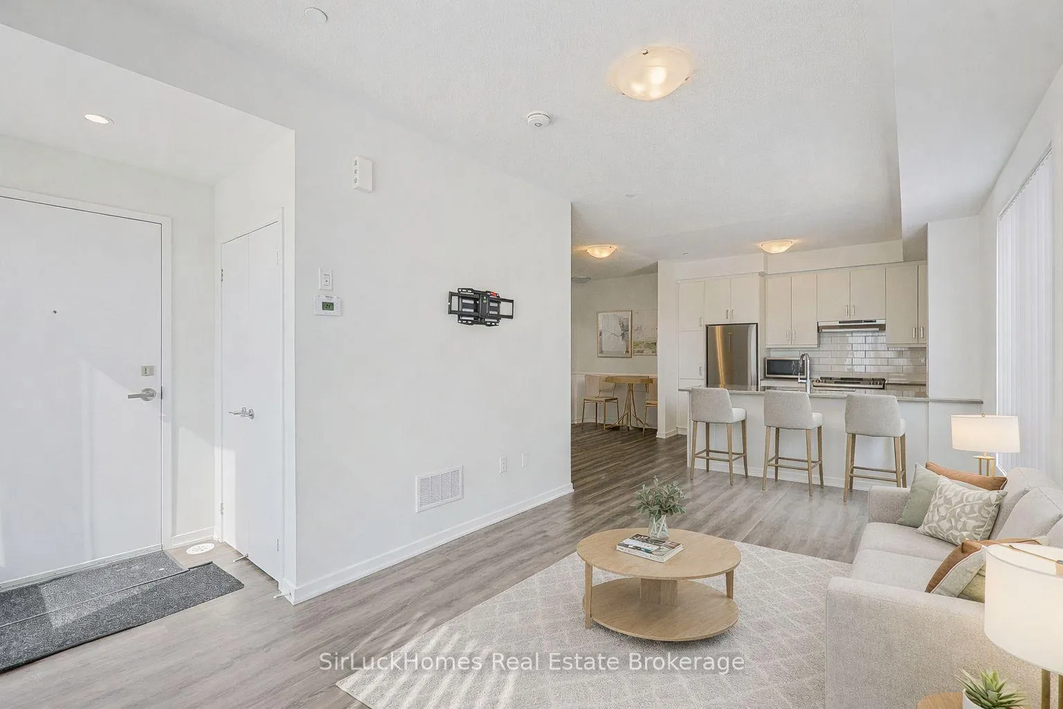 Photo 5 of Unit 342, 100 Honeycrisp Crescent, Vaughan, Vaughan Corporate Centre — HOMEH
