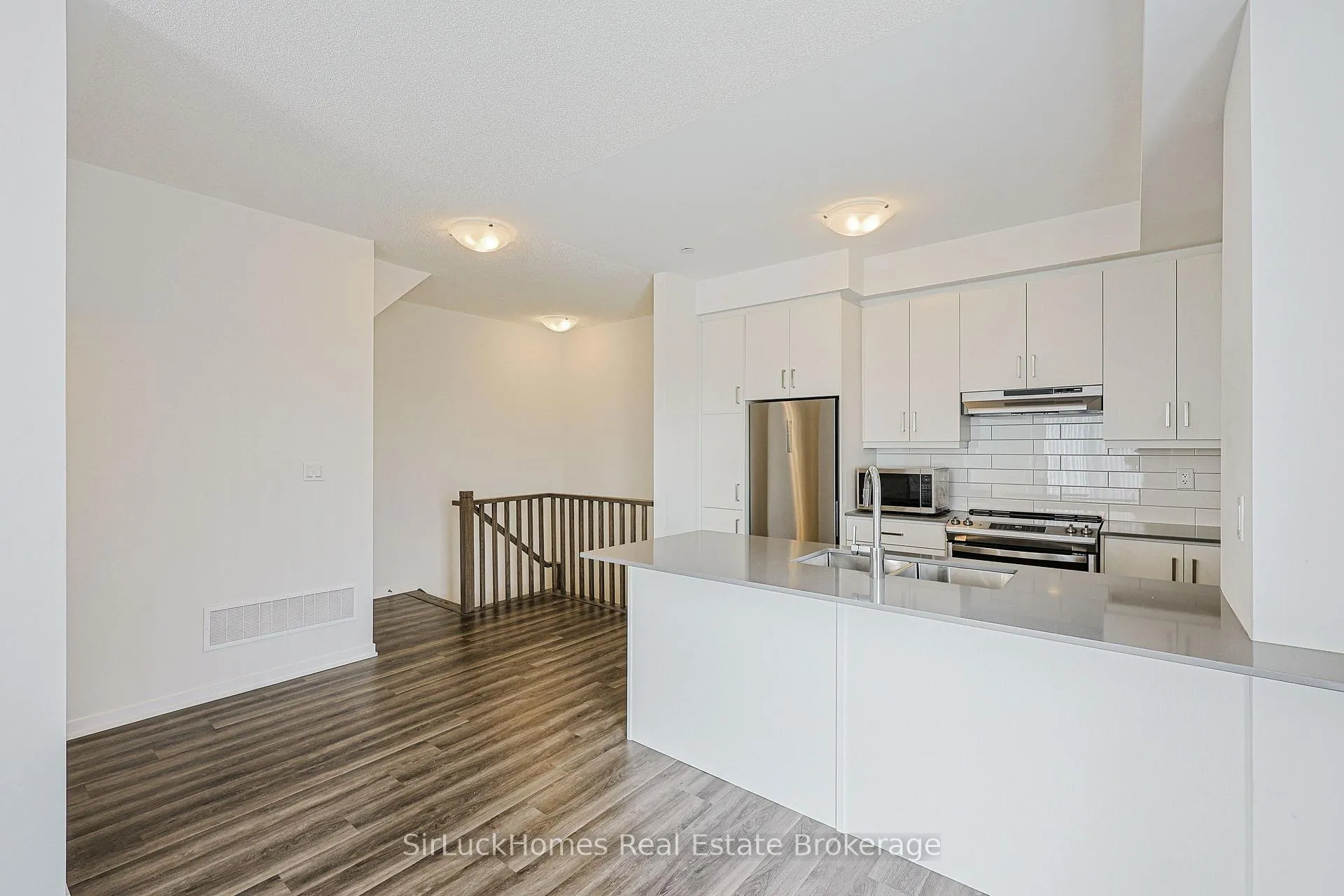 Photo 11 of Unit 342, 100 Honeycrisp Crescent, Vaughan, Vaughan Corporate Centre — HOMEH