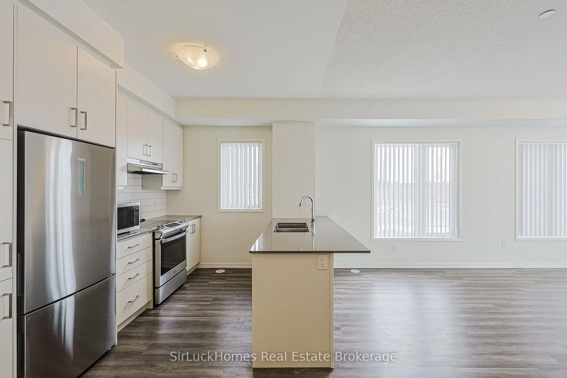 Photo 12 of Unit 342, 100 Honeycrisp Crescent, Vaughan, Vaughan Corporate Centre — HOMEH