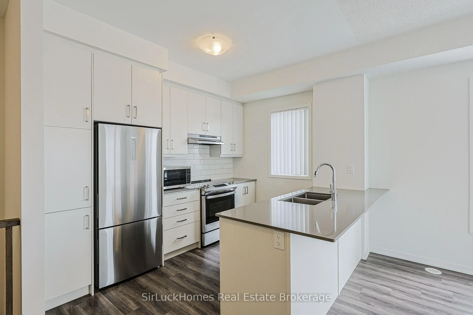 Photo 13 of Unit 342, 100 Honeycrisp Crescent, Vaughan, Vaughan Corporate Centre — HOMEH