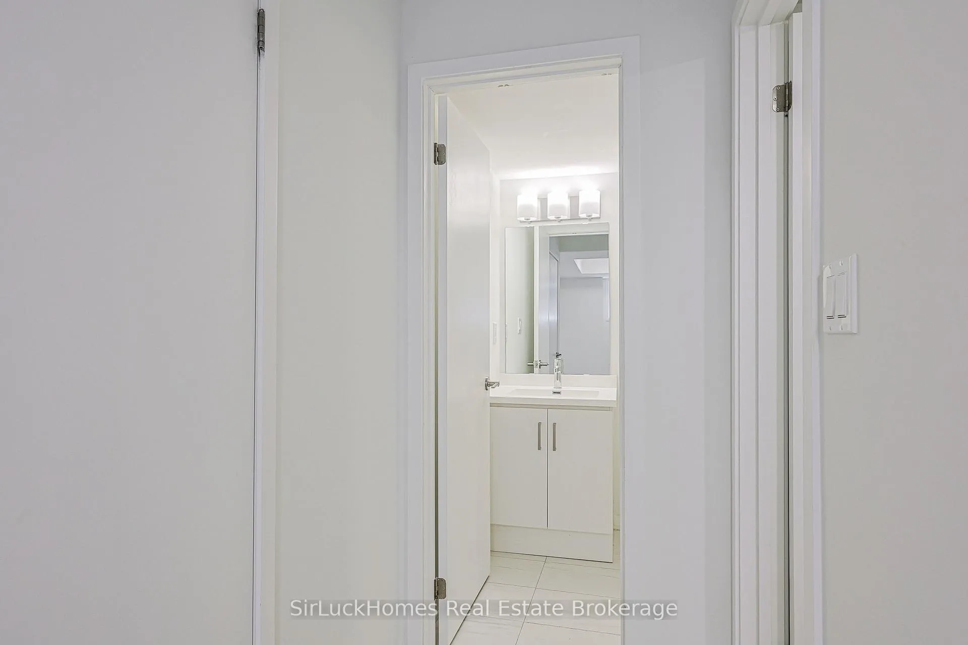 Photo 26 of Unit 342, 100 Honeycrisp Crescent, Vaughan, Vaughan Corporate Centre — HOMEH