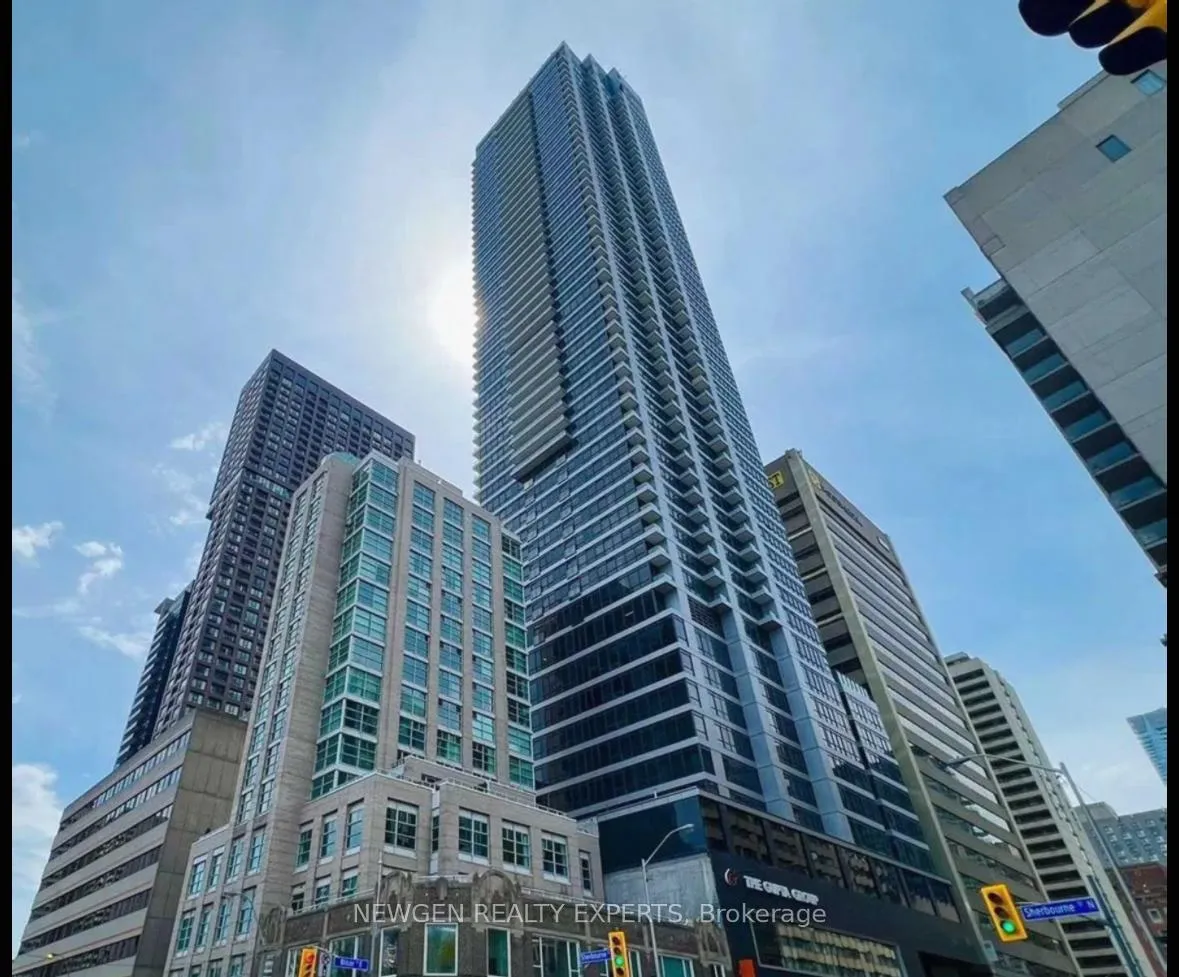 Front of Unit 2807, 395 Bloor Street E