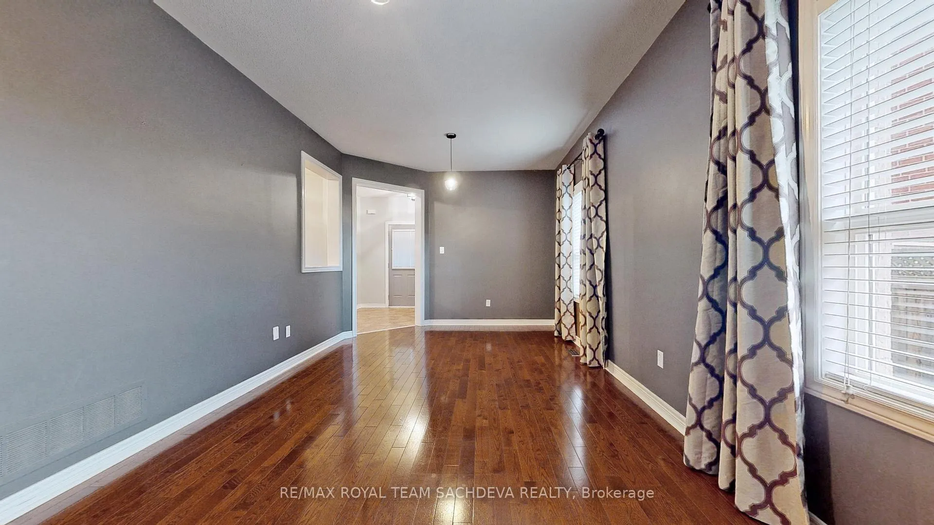 Photo 4 of Unit Upper, 10 Pears Court, Clarington, Courtice — HOMEH