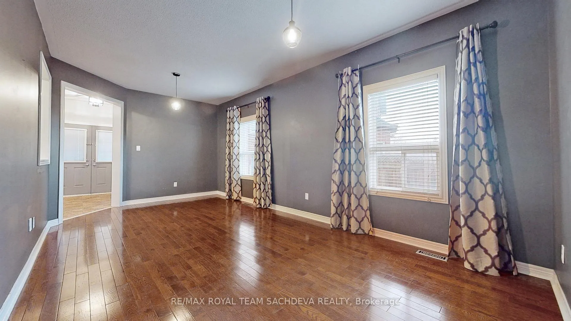 Photo 5 of Unit Upper, 10 Pears Court, Clarington, Courtice — HOMEH