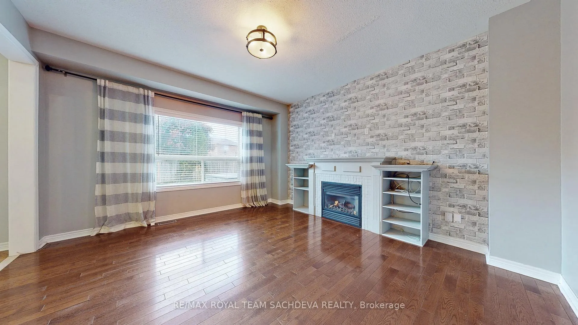 Photo 6 of Unit Upper, 10 Pears Court, Clarington, Courtice — HOMEH