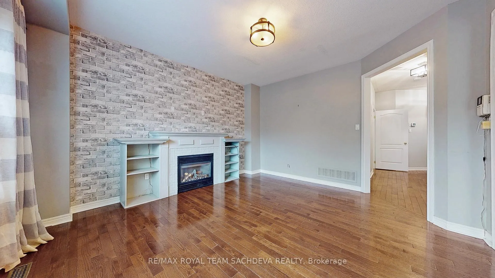 Photo 8 of Unit Upper, 10 Pears Court, Clarington, Courtice — HOMEH