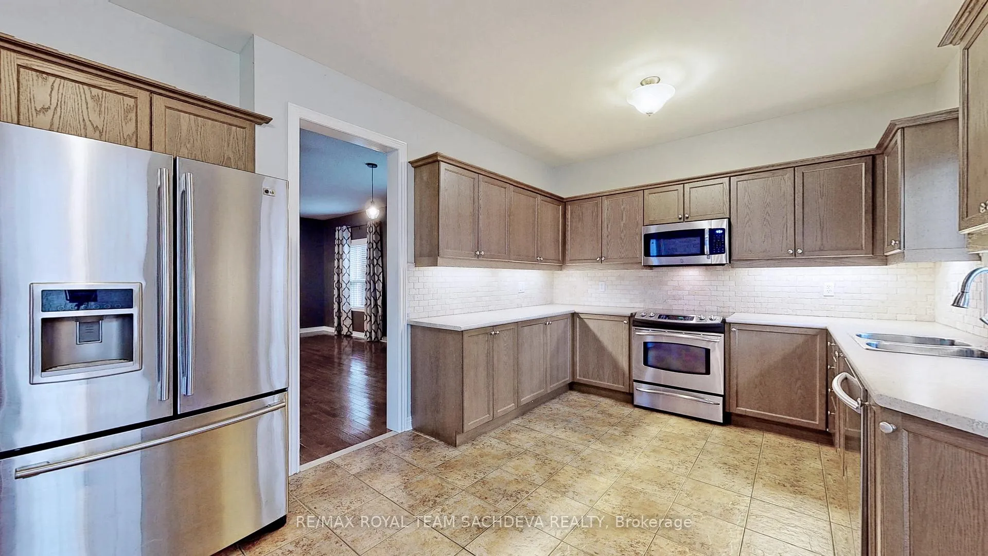 Photo 14 of Unit Upper, 10 Pears Court, Clarington, Courtice — HOMEH