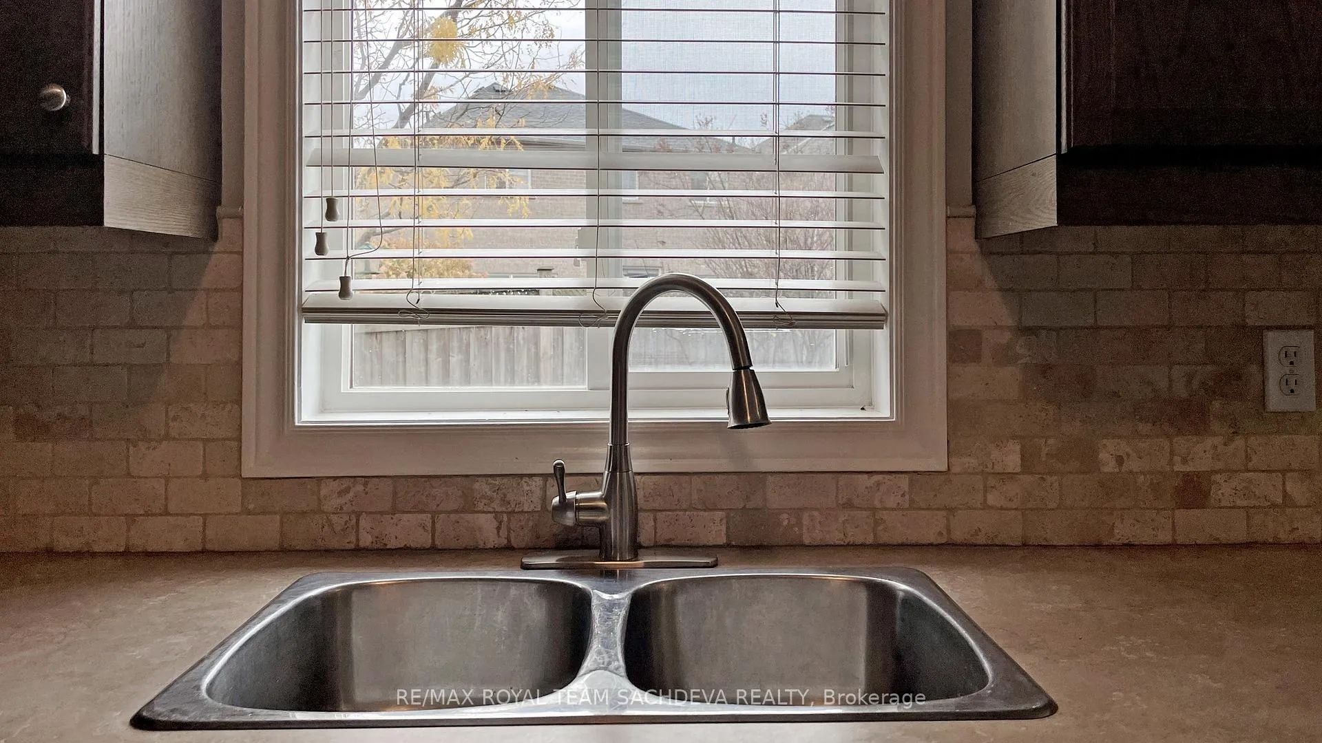 Photo 19 of Unit Upper, 10 Pears Court, Clarington, Courtice — HOMEH