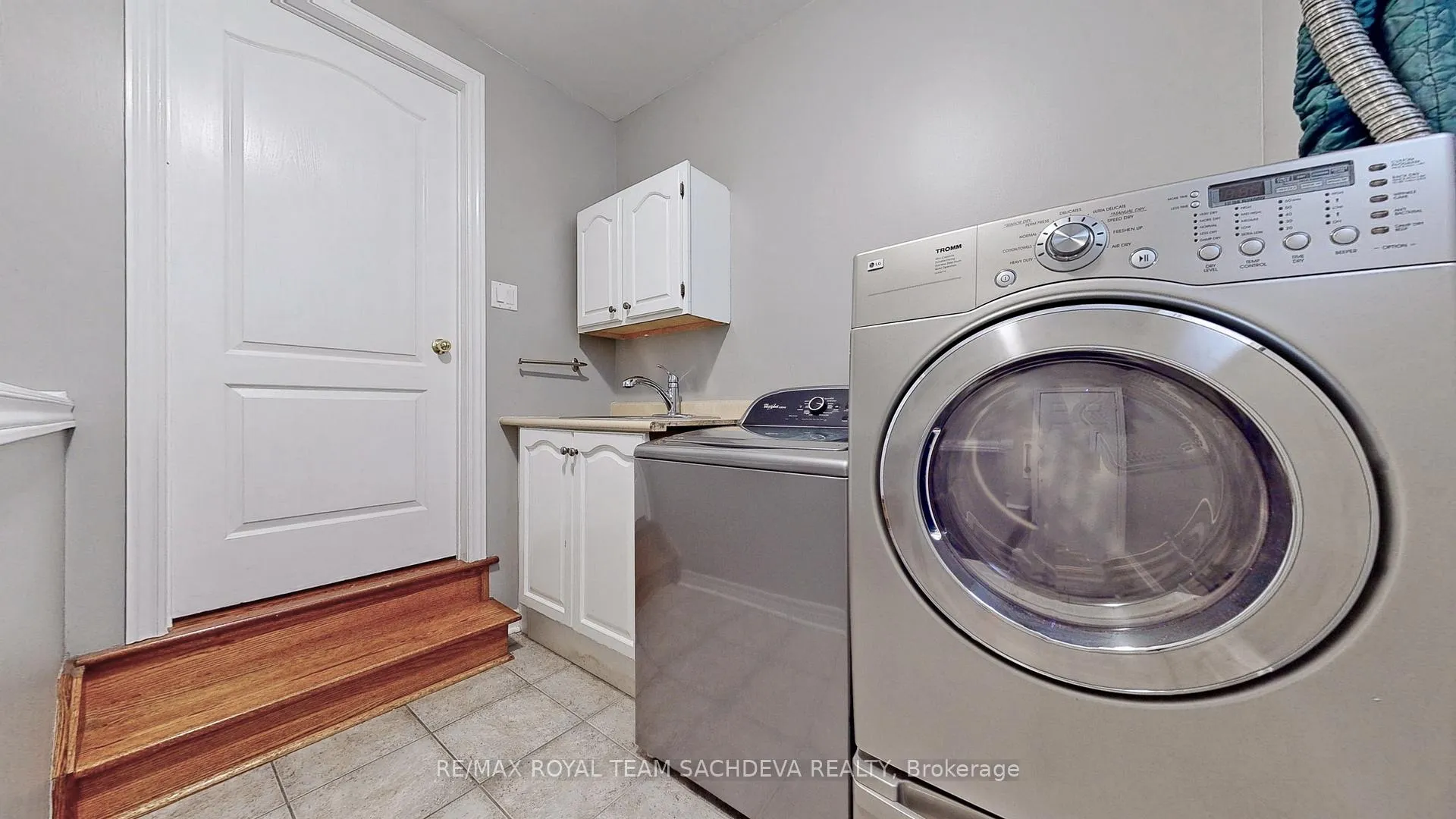 Photo 22 of Unit Upper, 10 Pears Court, Clarington, Courtice — HOMEH
