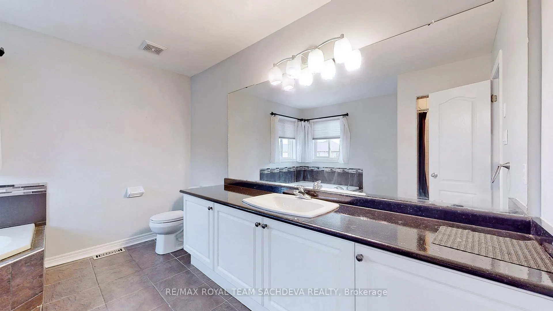 Photo 30 of Unit Upper, 10 Pears Court, Clarington, Courtice — HOMEH