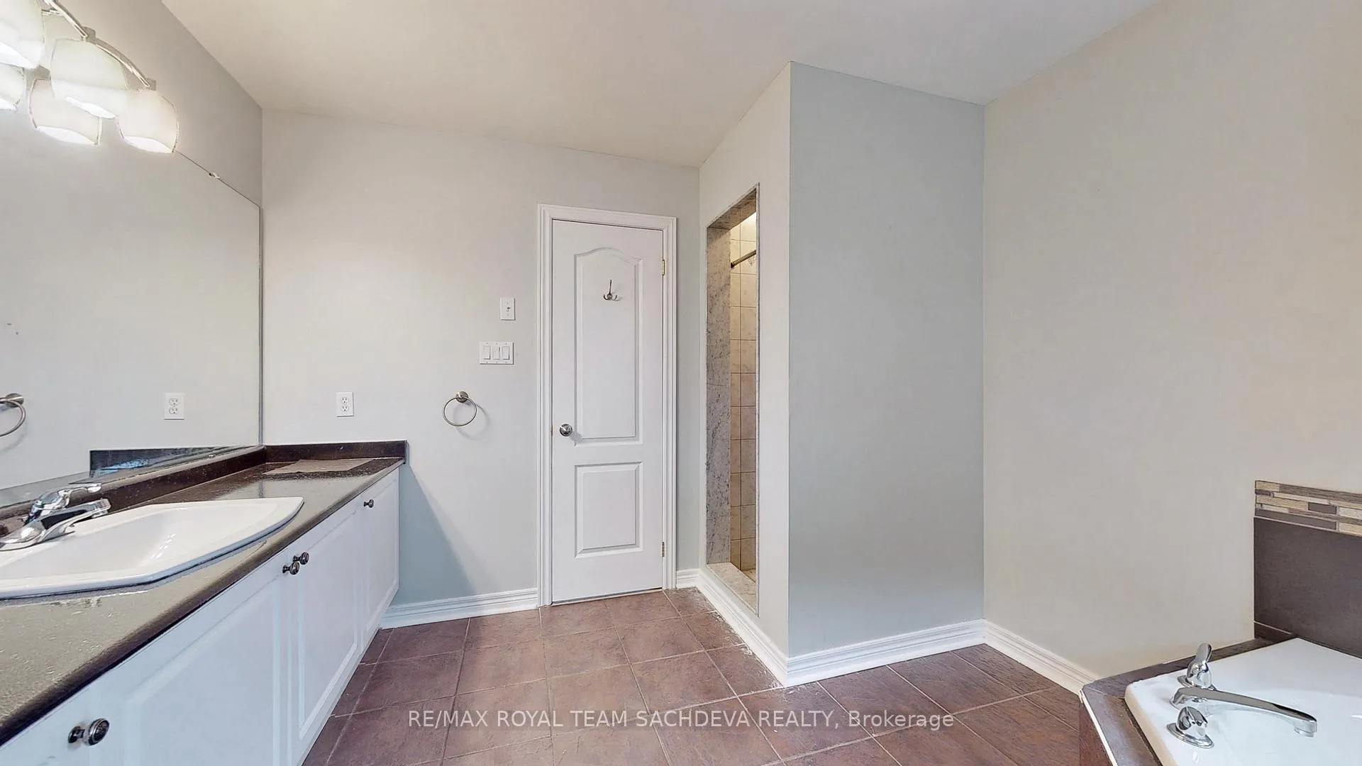 Photo 32 of Unit Upper, 10 Pears Court, Clarington, Courtice — HOMEH