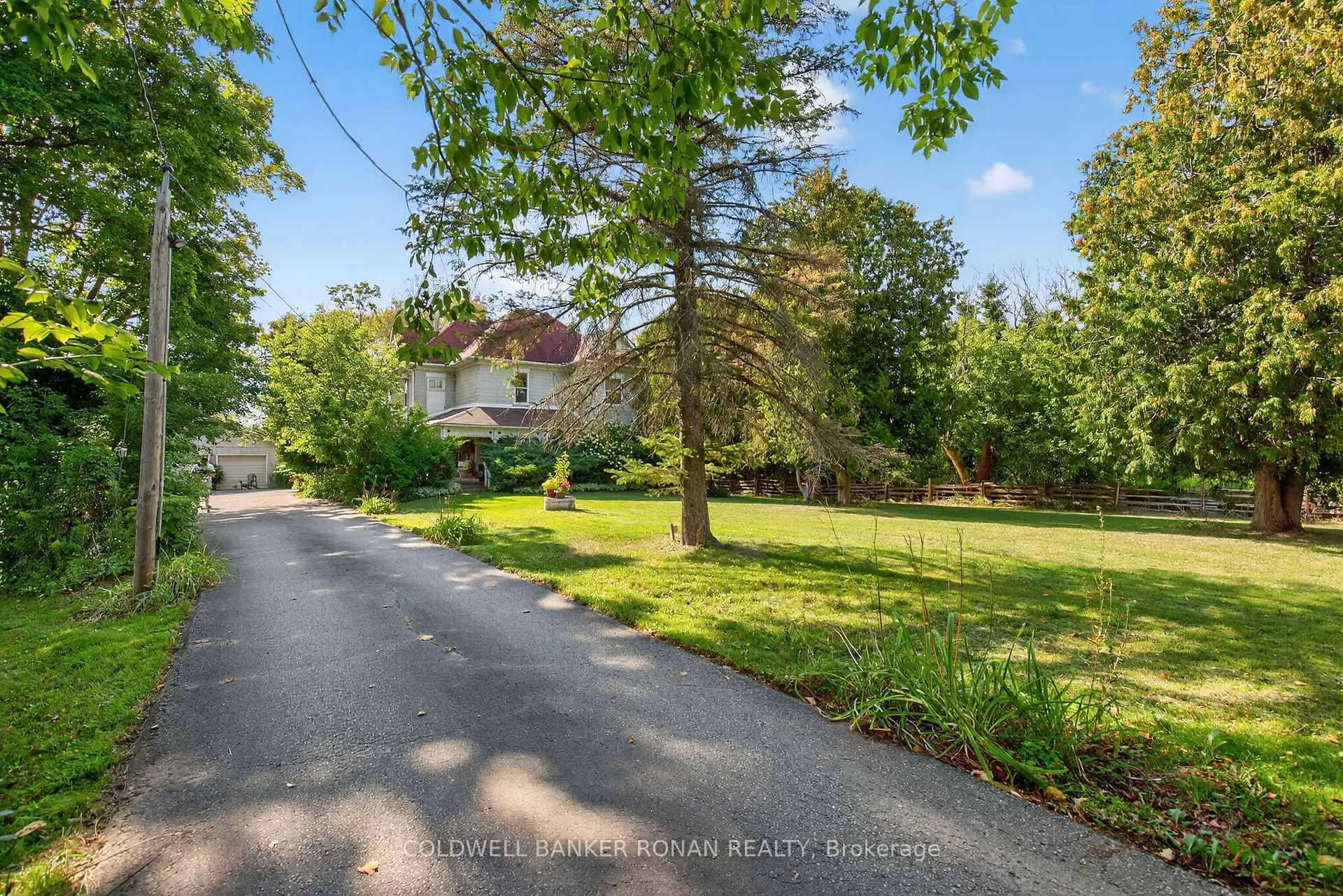 Front of 1516 17th Side Road