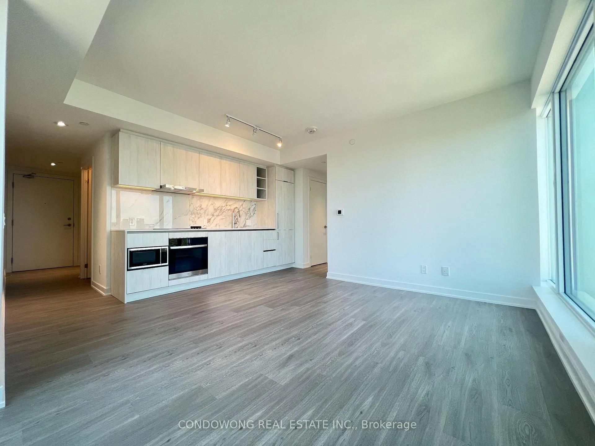 Front of Unit 4109, 8 Wellesley Street W