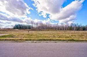 Photo 3 of 6 Private Berry Drive, Amaranth, Rural Amaranth — HOMEH