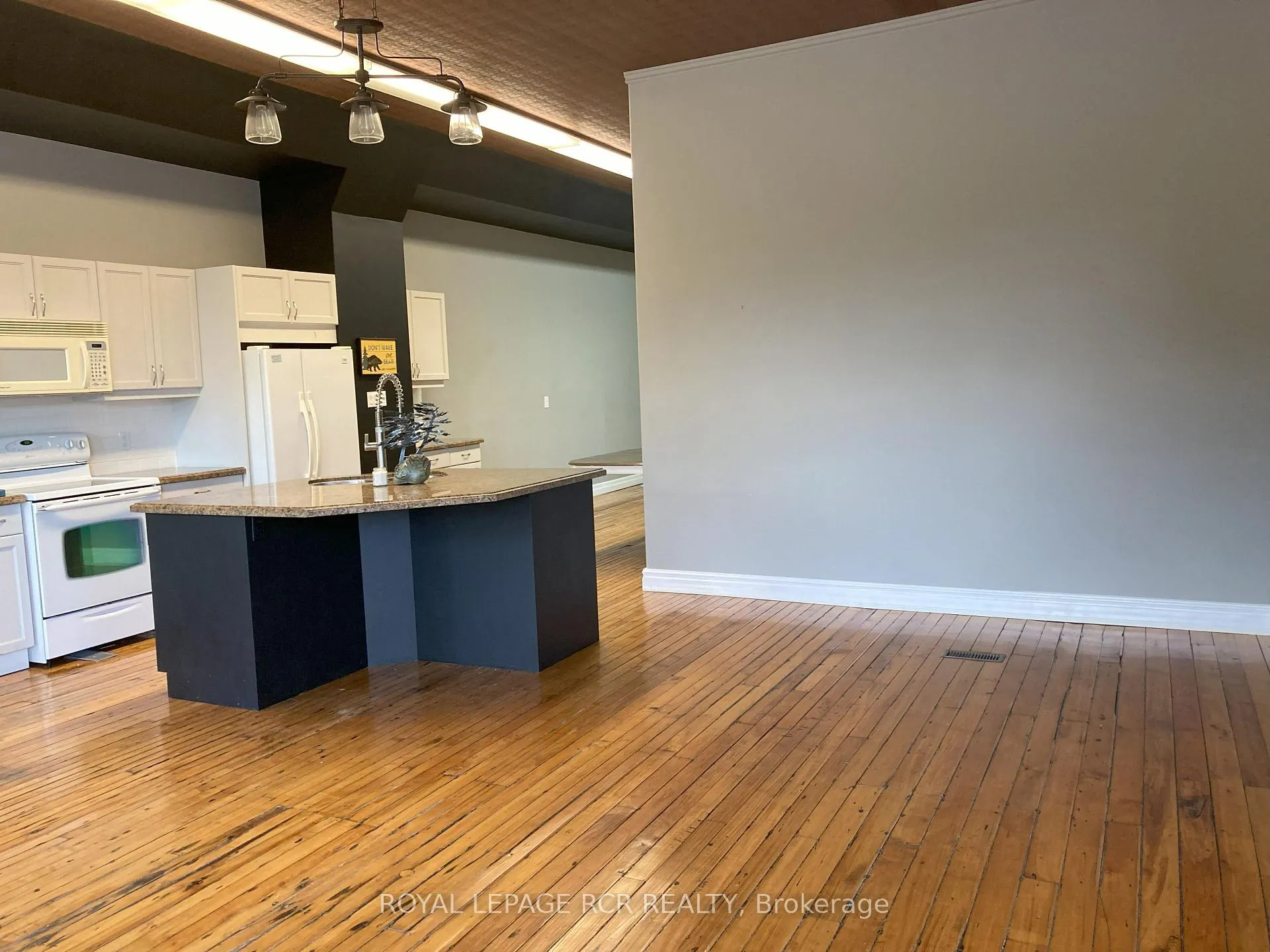 Photo 4 of 102 River Street, Scugog, Rural Scugog — HOMEH