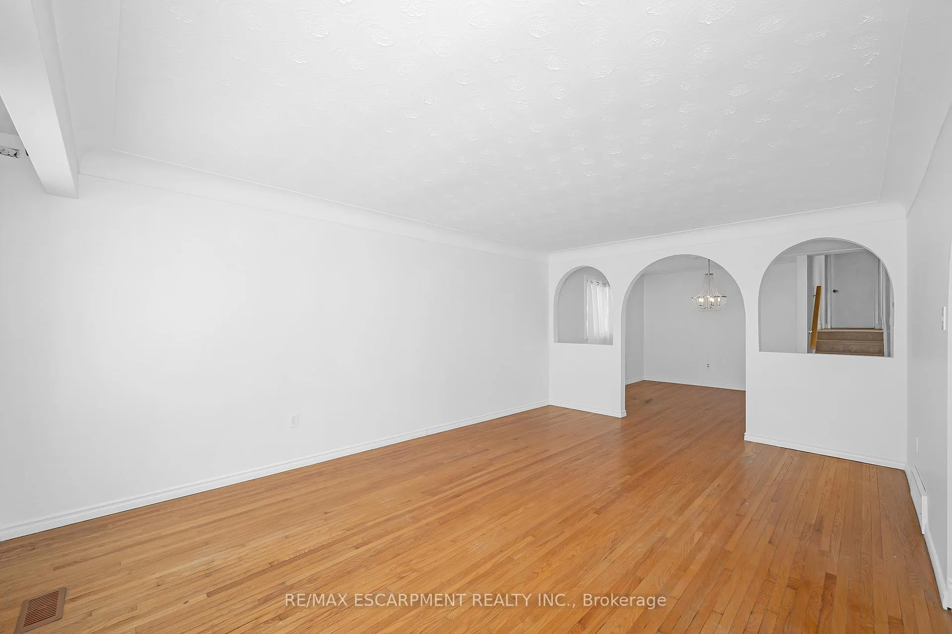 Photo 8 of 105 Lavina Crescent, Hamilton, Mountview — HOMEH