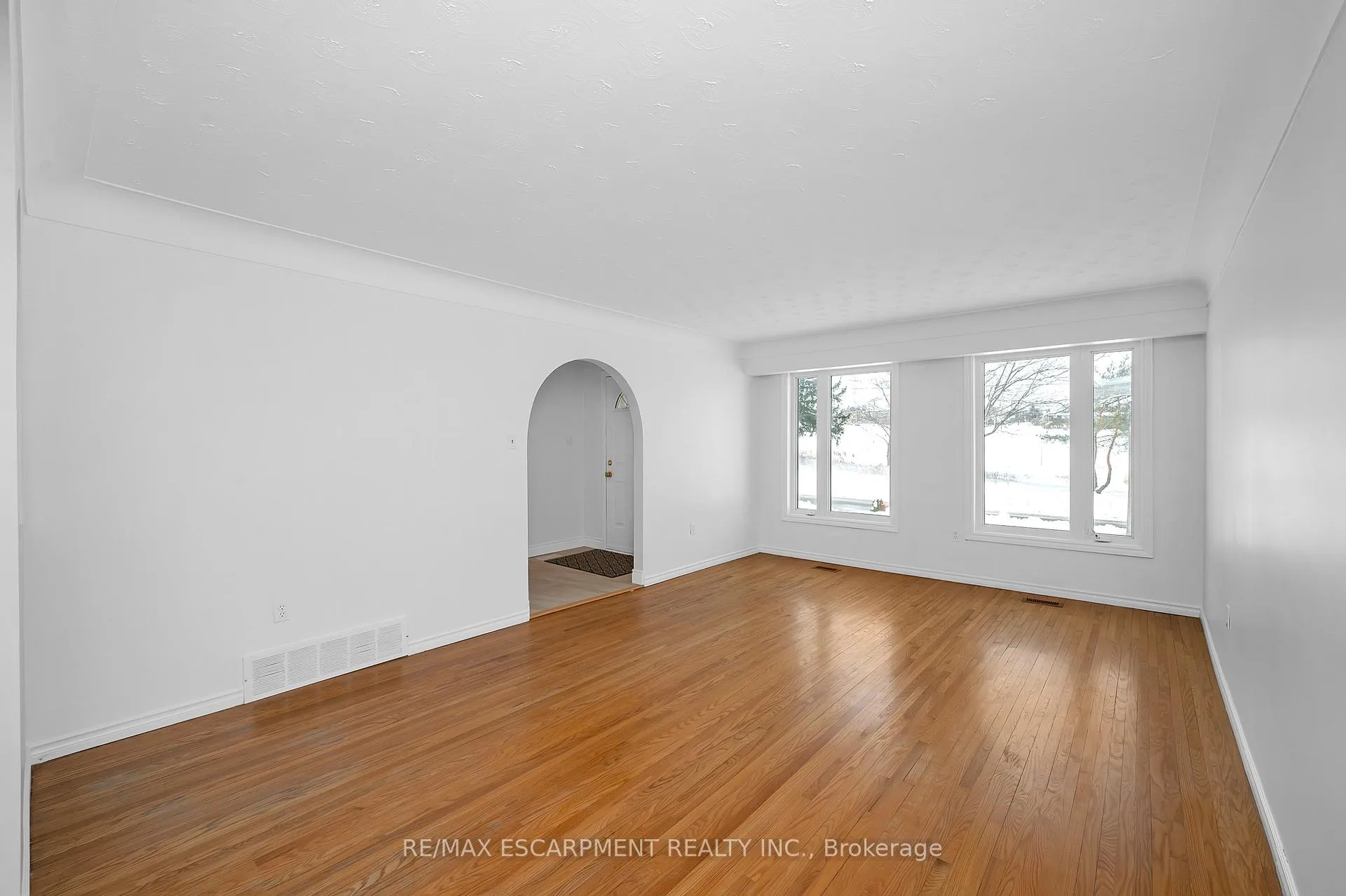 Photo 9 of 105 Lavina Crescent, Hamilton, Mountview — HOMEH