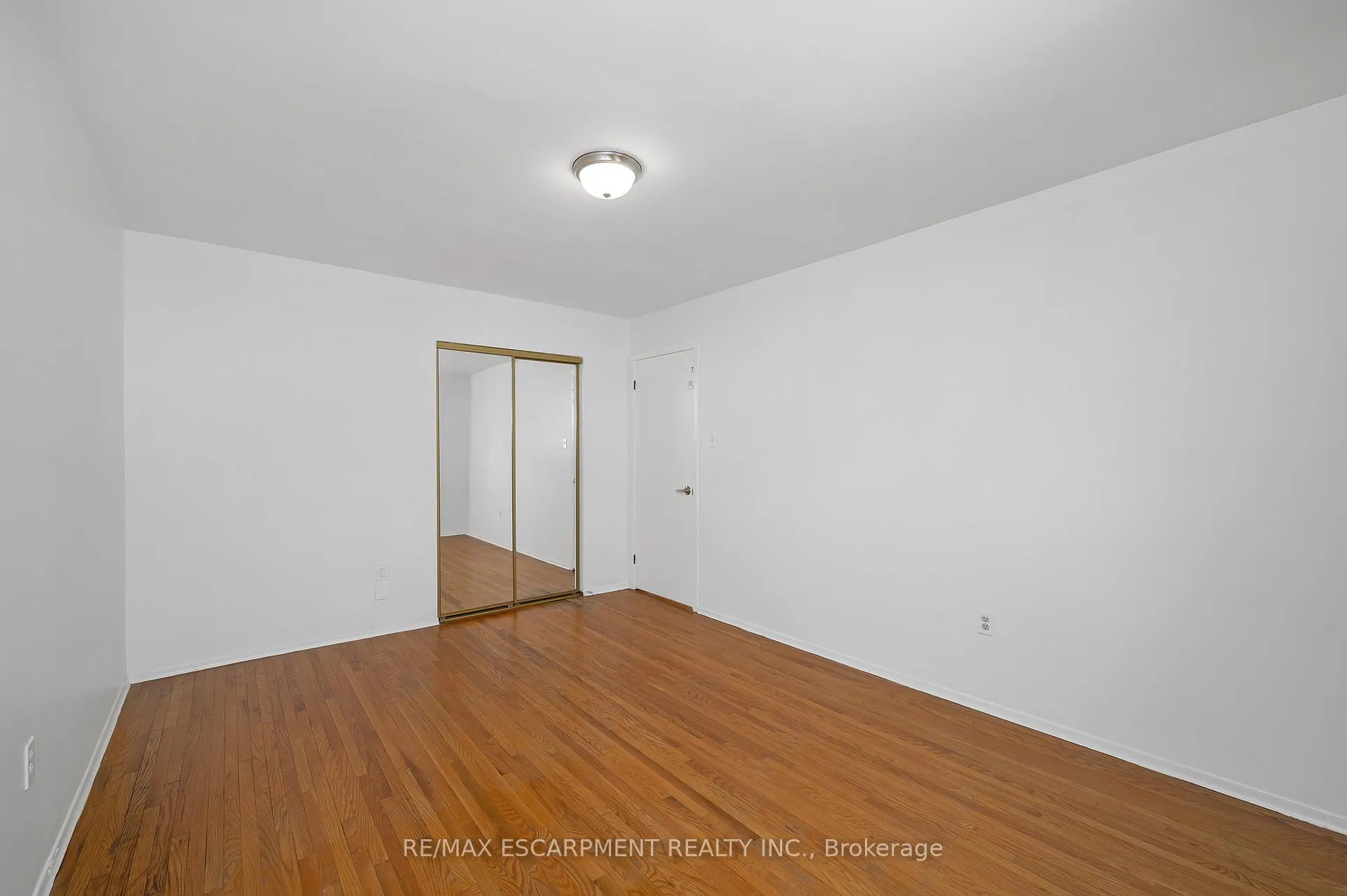 Photo 16 of 105 Lavina Crescent, Hamilton, Mountview — HOMEH