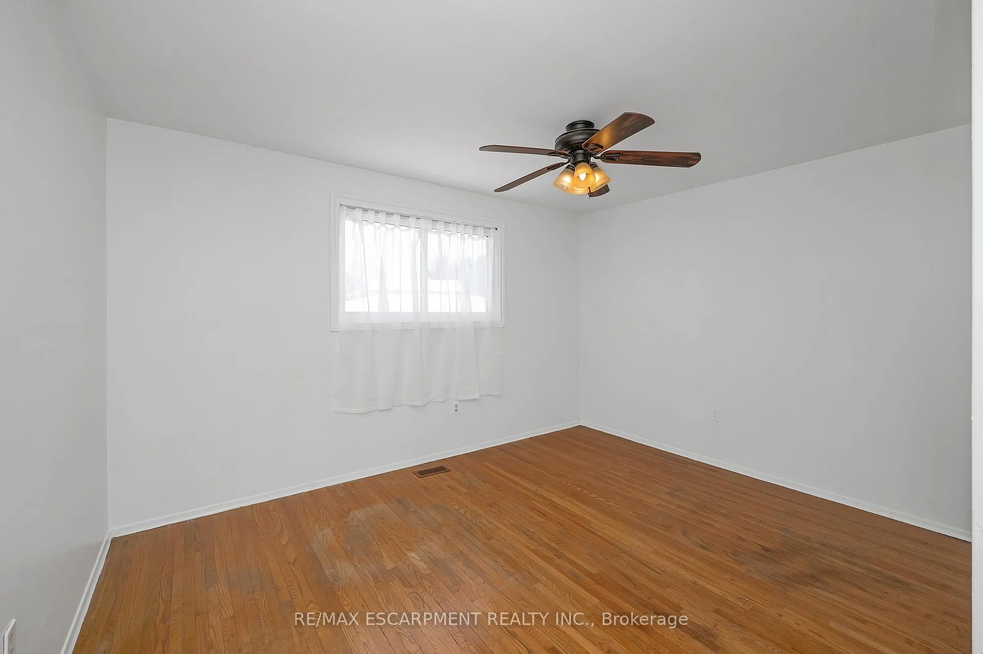 Photo 18 of 105 Lavina Crescent, Hamilton, Mountview — HOMEH